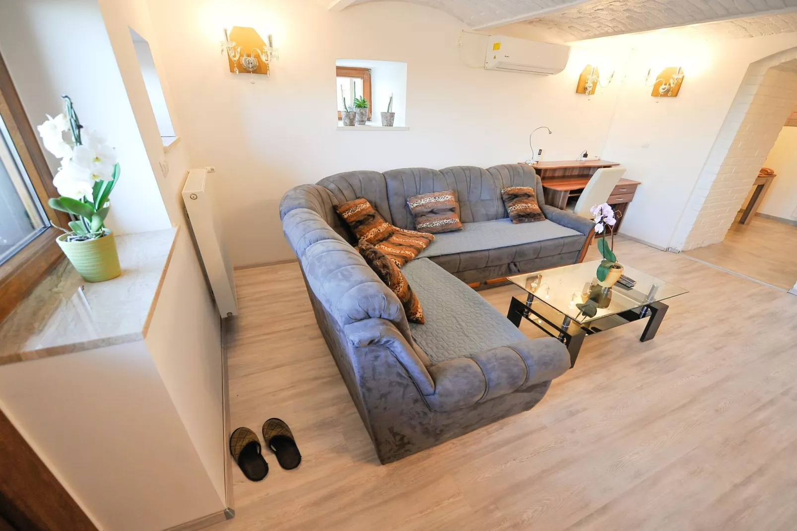 Relax and Rustic Apartments with Terrace - Classic One Bedroom Apartment with Terrace (owner Silvester)-Woonkamer