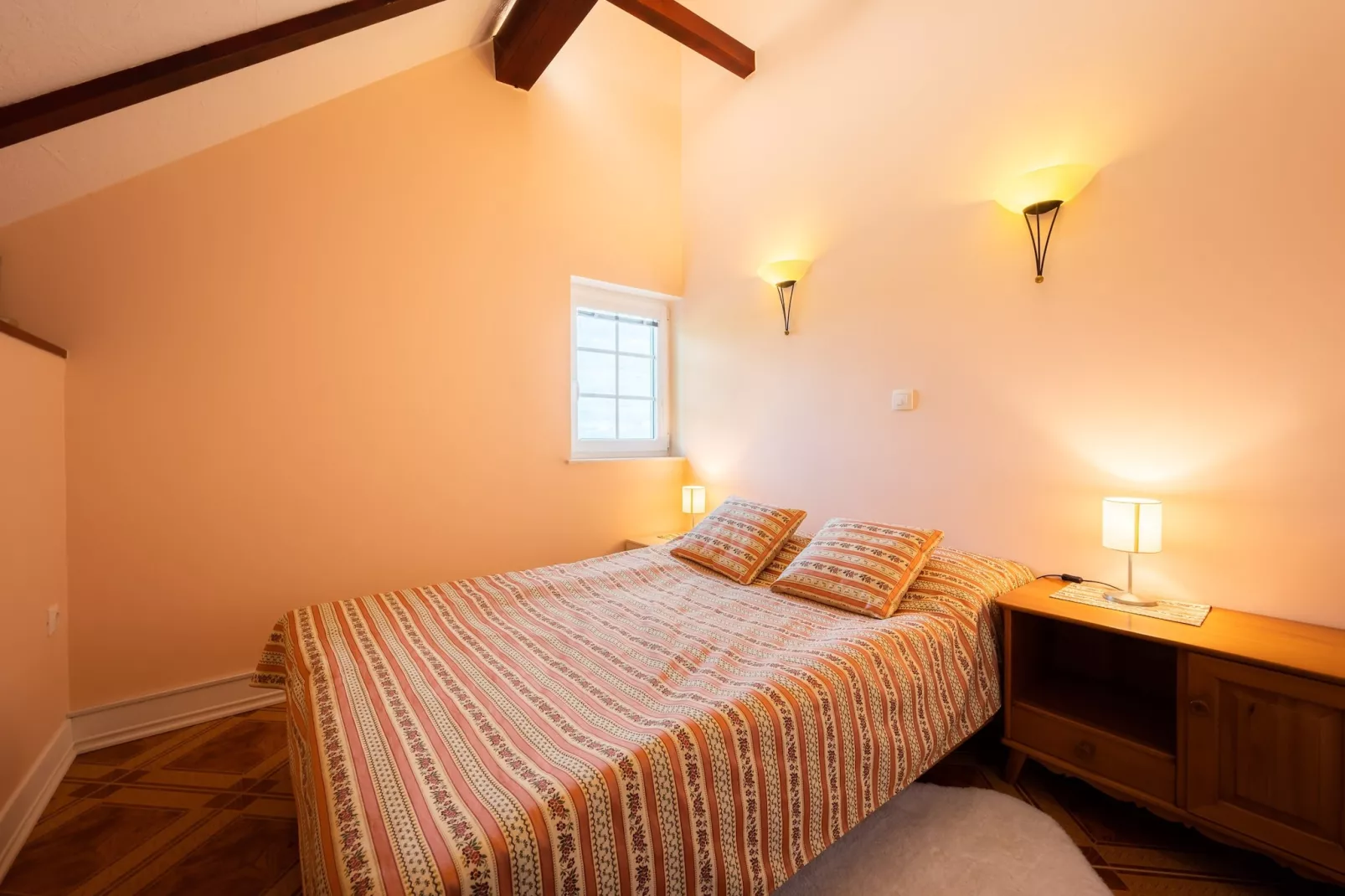 Secluded Escape Hilltop Villa with Hot-Tub - Two Bedroom Villa with Hot-Tub-Slaapkamer