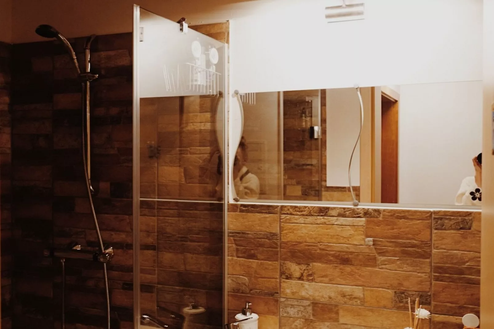 Rustic Refuge Glamping with Hot-Tub and Sauna - Double room with Terrace-Badkamer