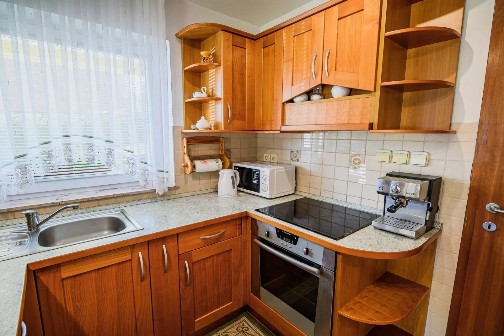 Sunny and Spacious Apartments with Terrace near Water Park - Three Bedroom Apartment with Terrace-Keuken