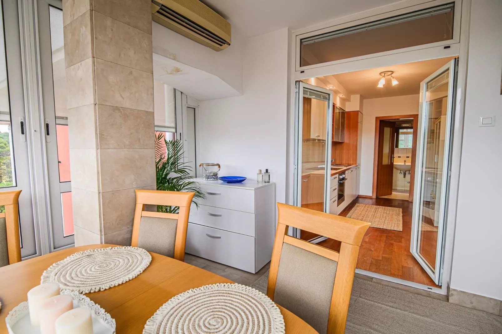 Elegant and Scenic Peaceful Apartments Portoroz - Studio Apartment with Terrace-Eetkamer
