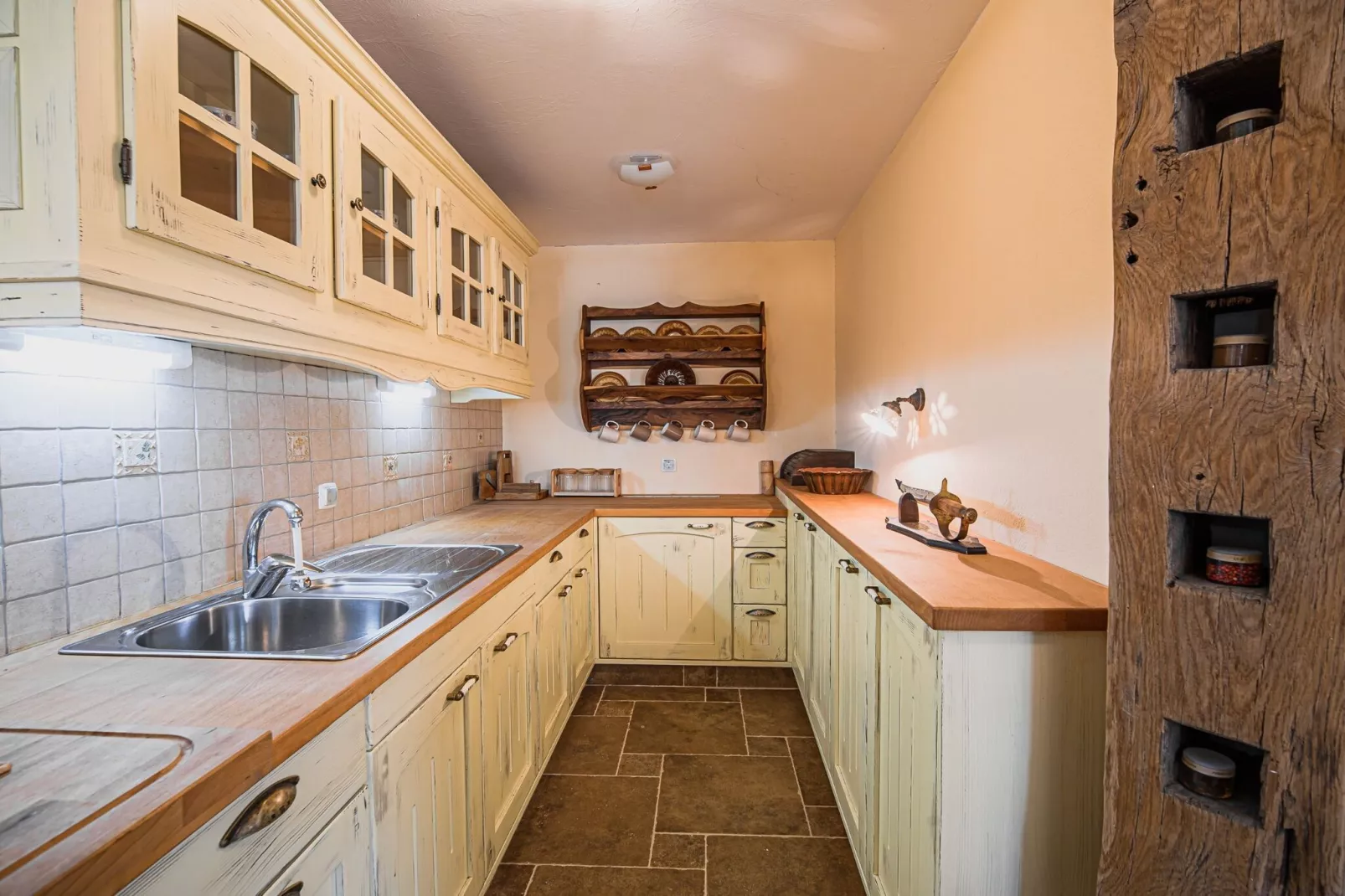 Hidden Authentic Haven Apartments - One Bedroom Apartment with Terrace-Keuken