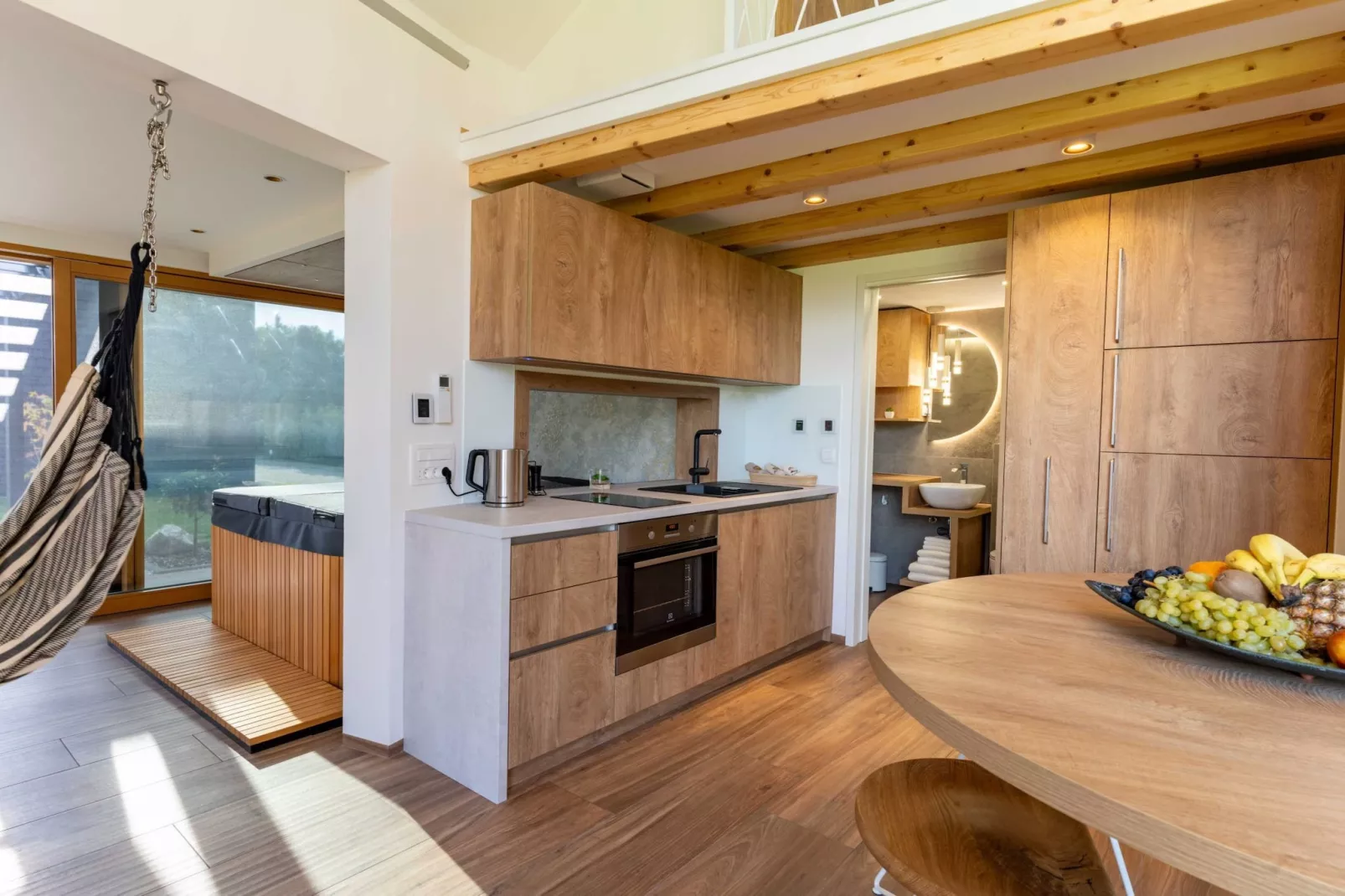 Elegant Warm Bliss Hideaway Escape Lodge - Holiday Home with Hot-Tub (owner Sunset)-Keuken