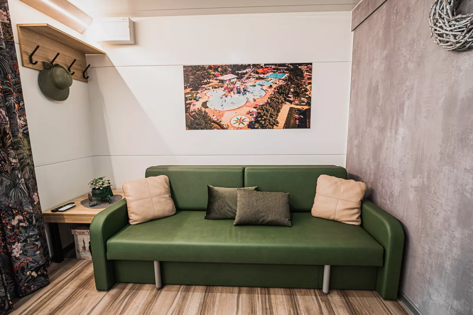 Lake Serenity Premium Mobile Homes with Thermal Riviera Tickets - Three Bedroom Mobile Home 15\/024-Woonkamer