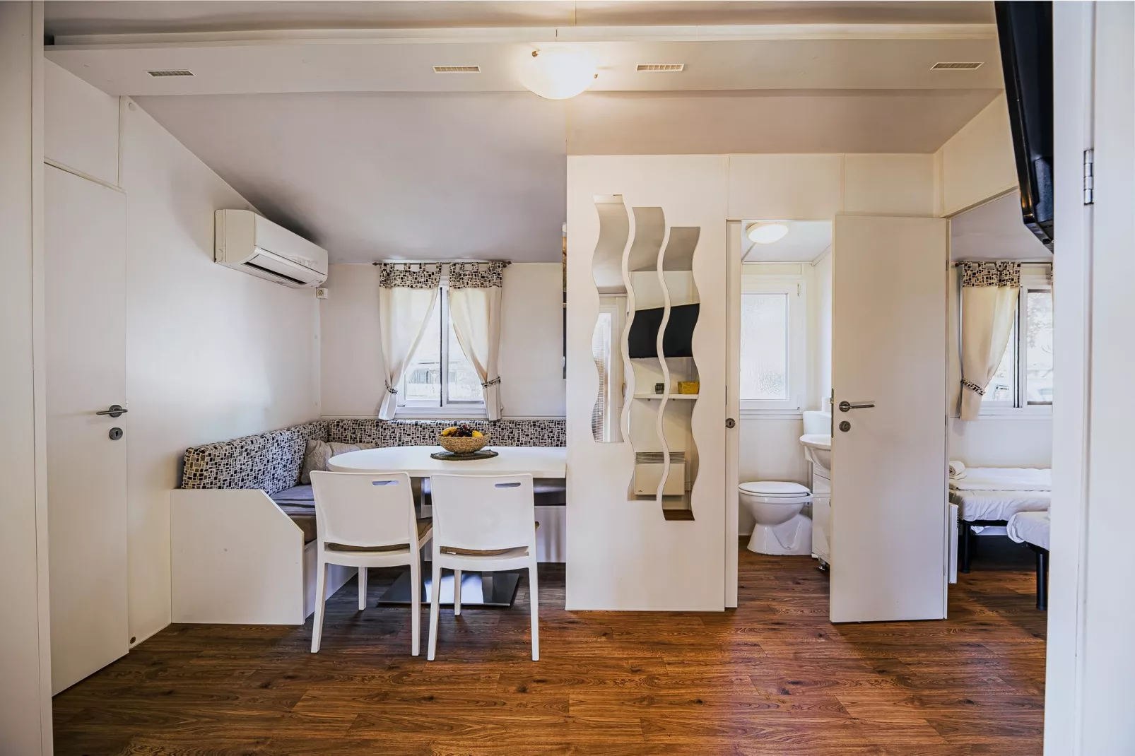 Waterside Retreat Mobile Homes with Thermal Riviera Tickets - Three Bedroom Mobile Home with Lake View (owner 6)-Slaapkamer