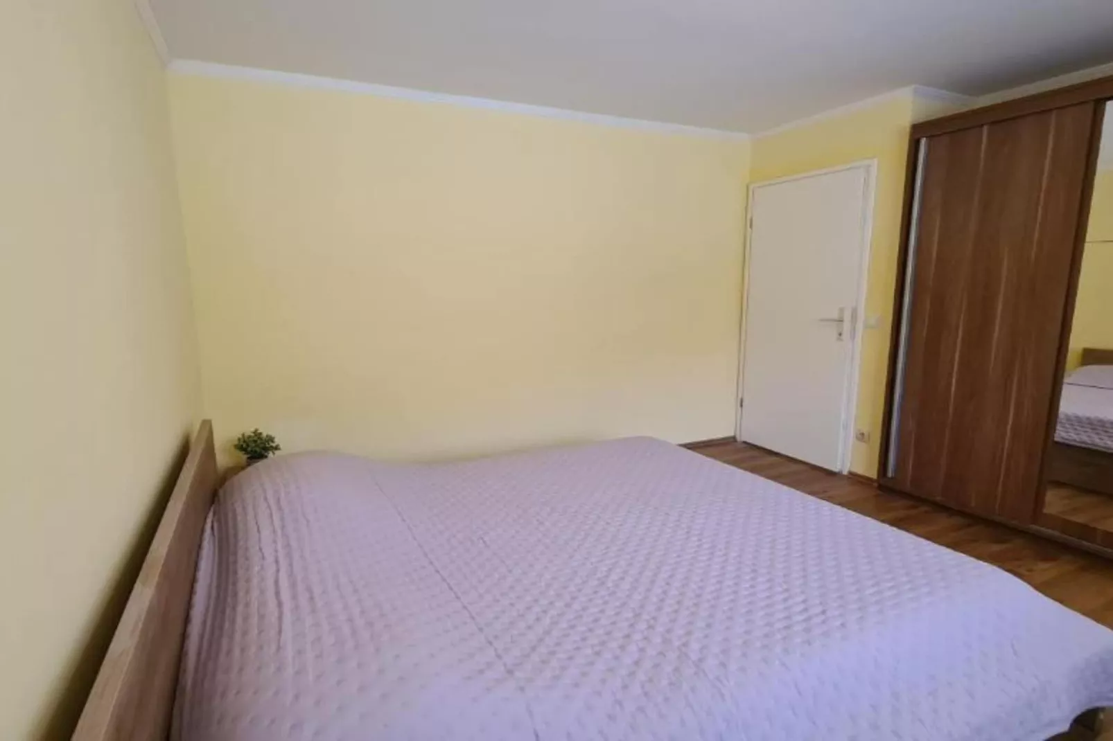 Apartment with Two Bathrooms-Slaapkamer