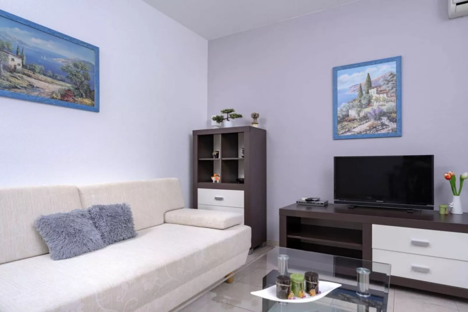 One Bedroom Apartment with Balcony and Sea View 2-Eetkamer