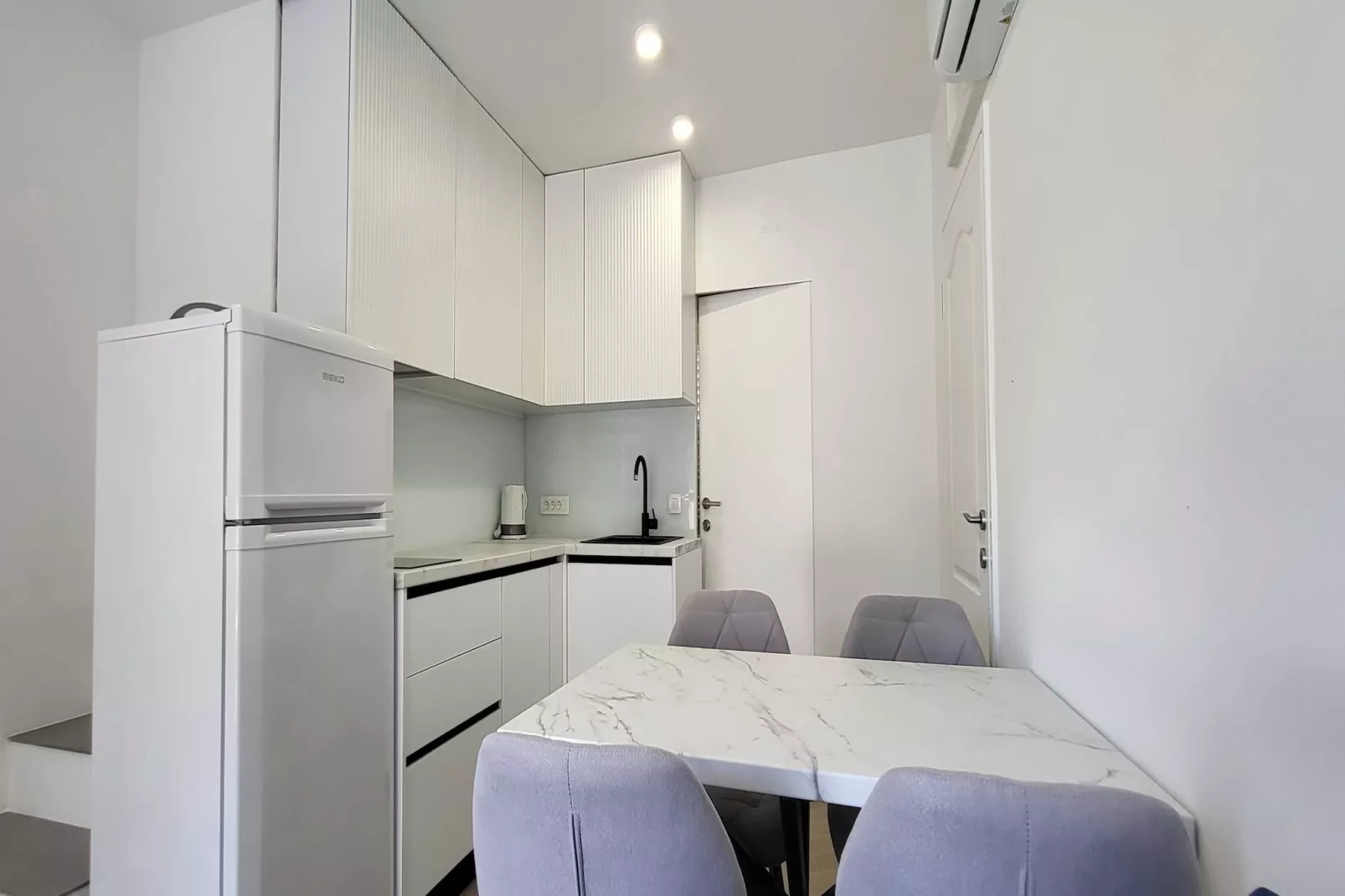 Apartments Ivankovic - One Bedroom  Apartment with Terrace-Keuken