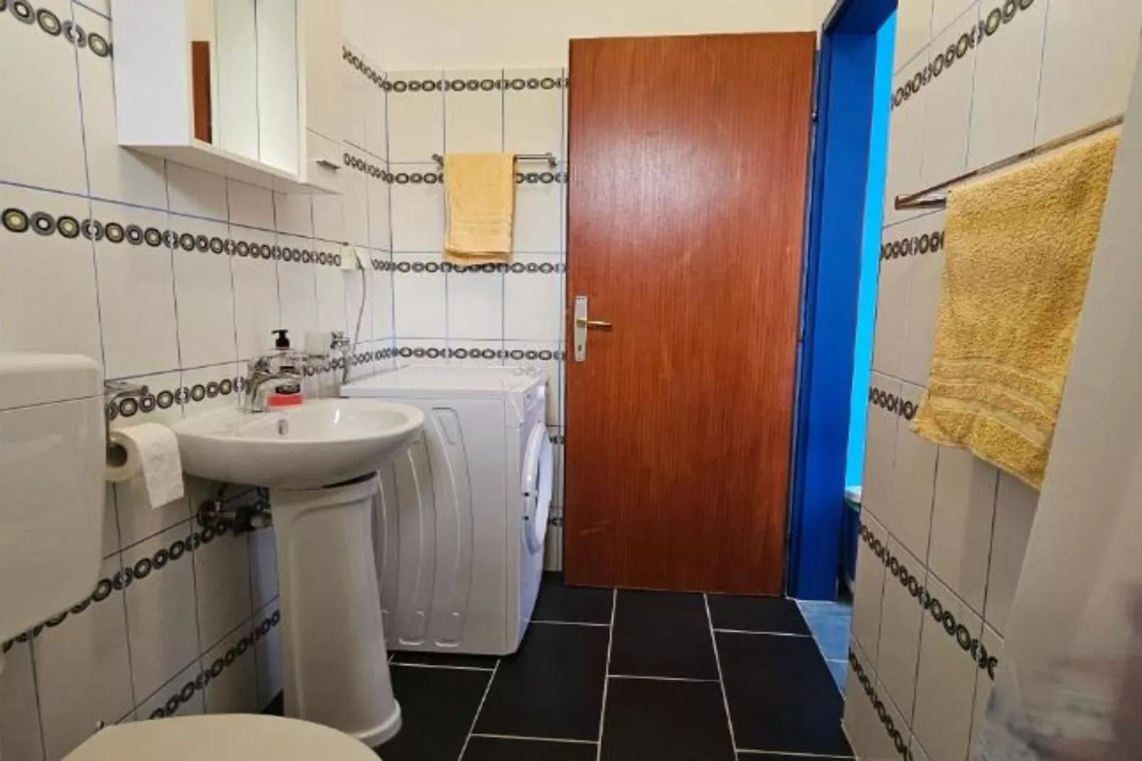 Tivat Bliss Apartments Close to Beach - One Bedroom Apartment 1-Badkamer