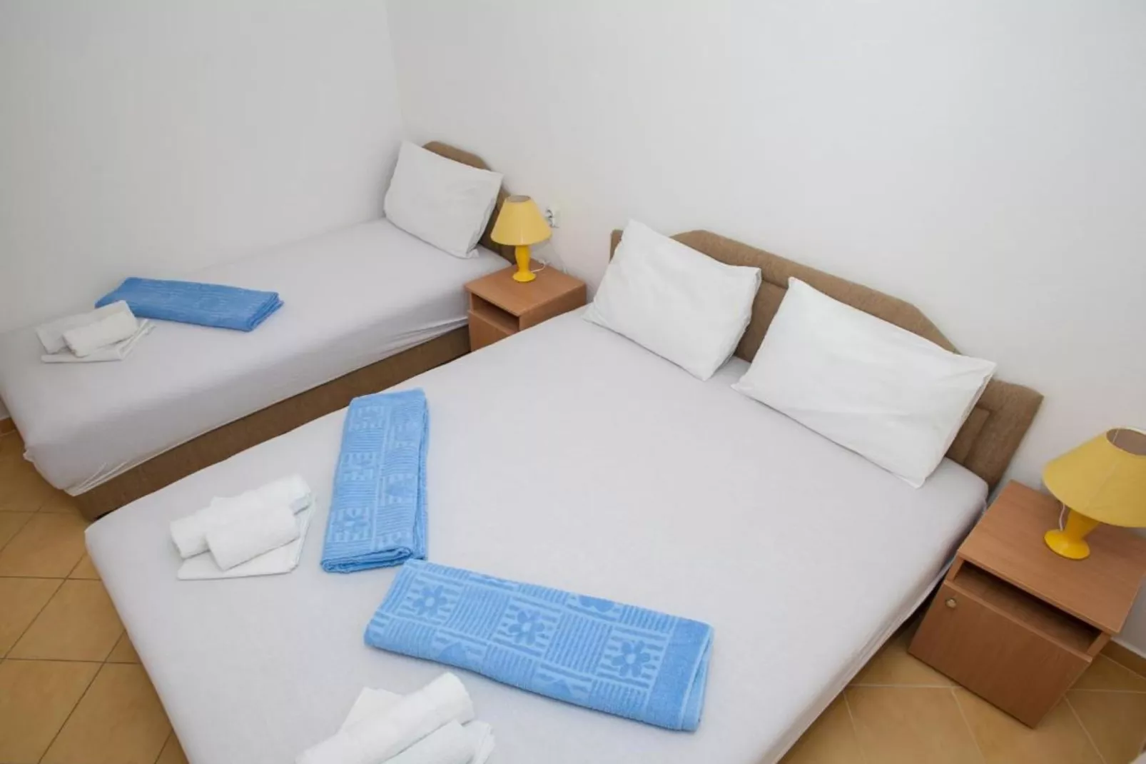 Charming Seaside Escape in Kotor - One Bedroom Apartment with Sea View 2-Slaapkamer