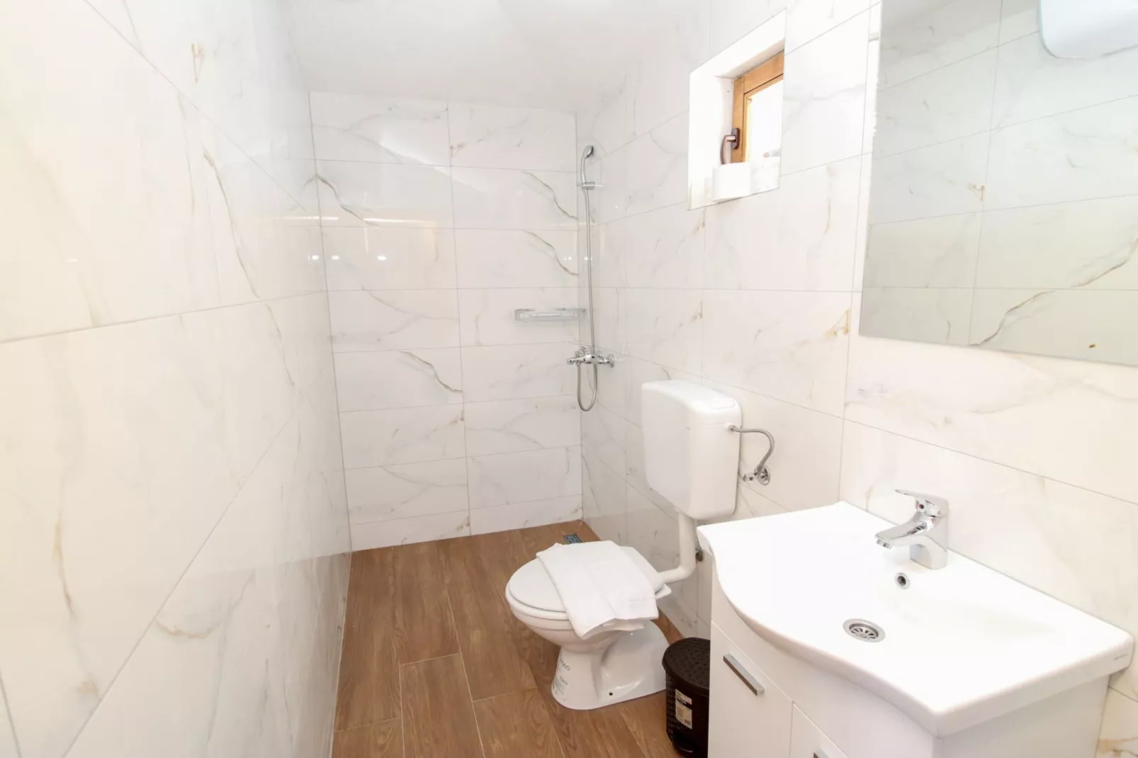 Ethno Village Dolina Mira - One Bedroom Holiday Home (Neretva)-Badkamer