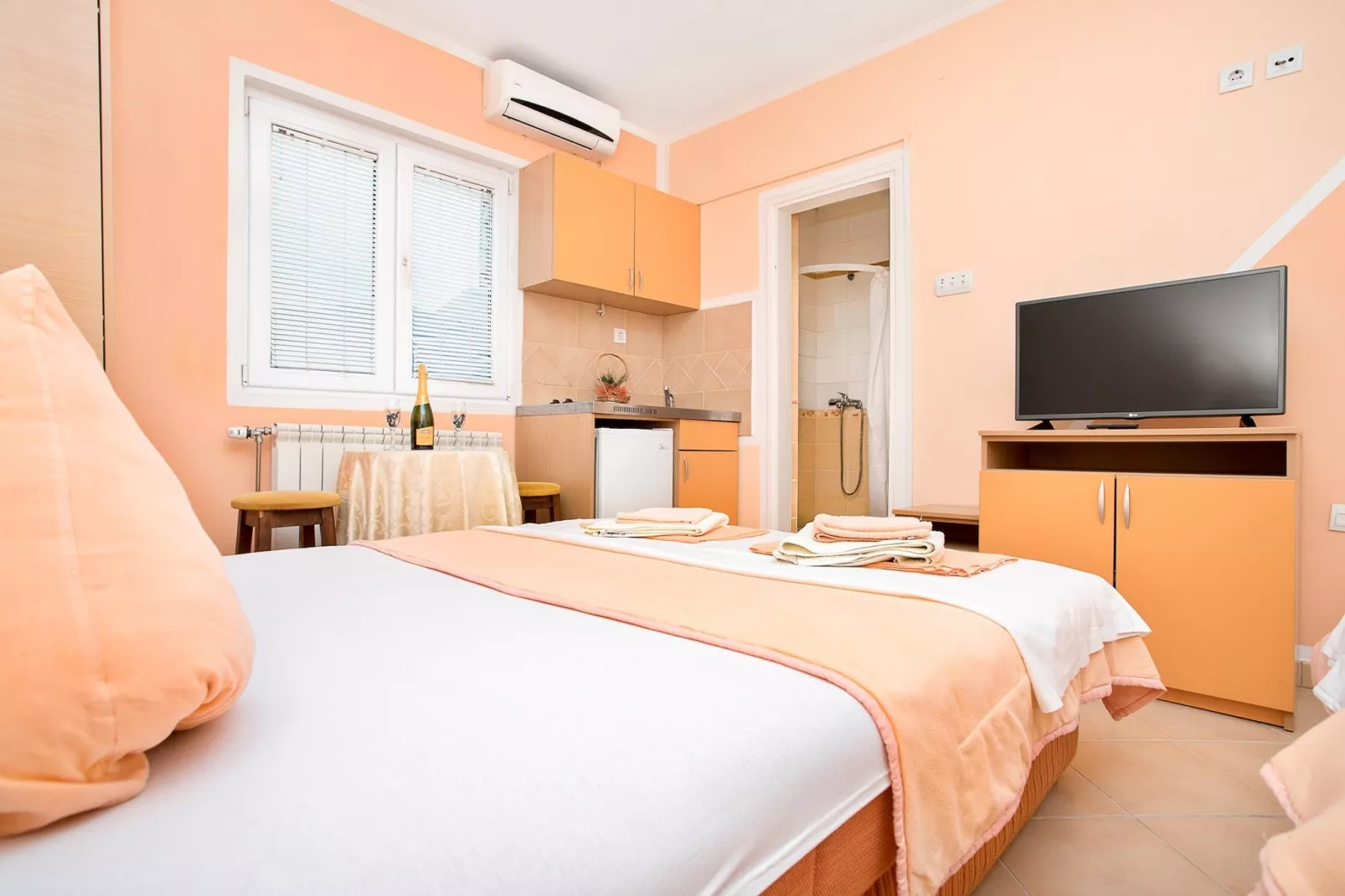 Perfect Budva Stay Near the Sea & Aqua Park - Comfort Triple Studio 1\/1-Slaapkamer
