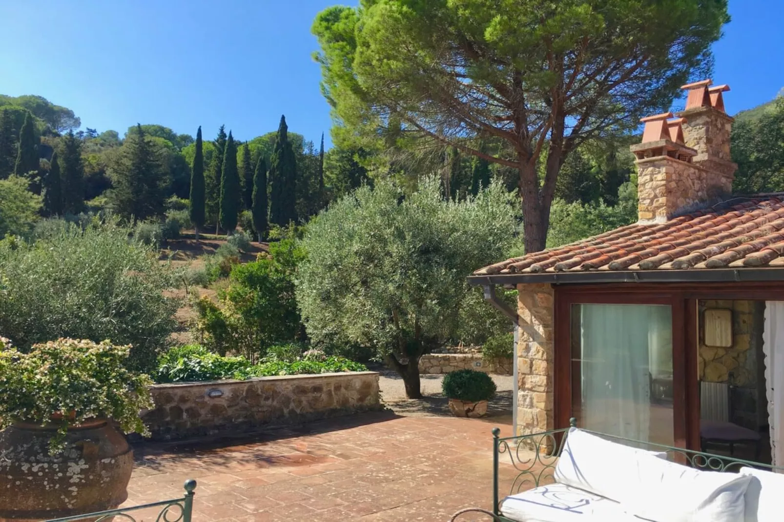 Villa della Fonte-Buitenkant zomer