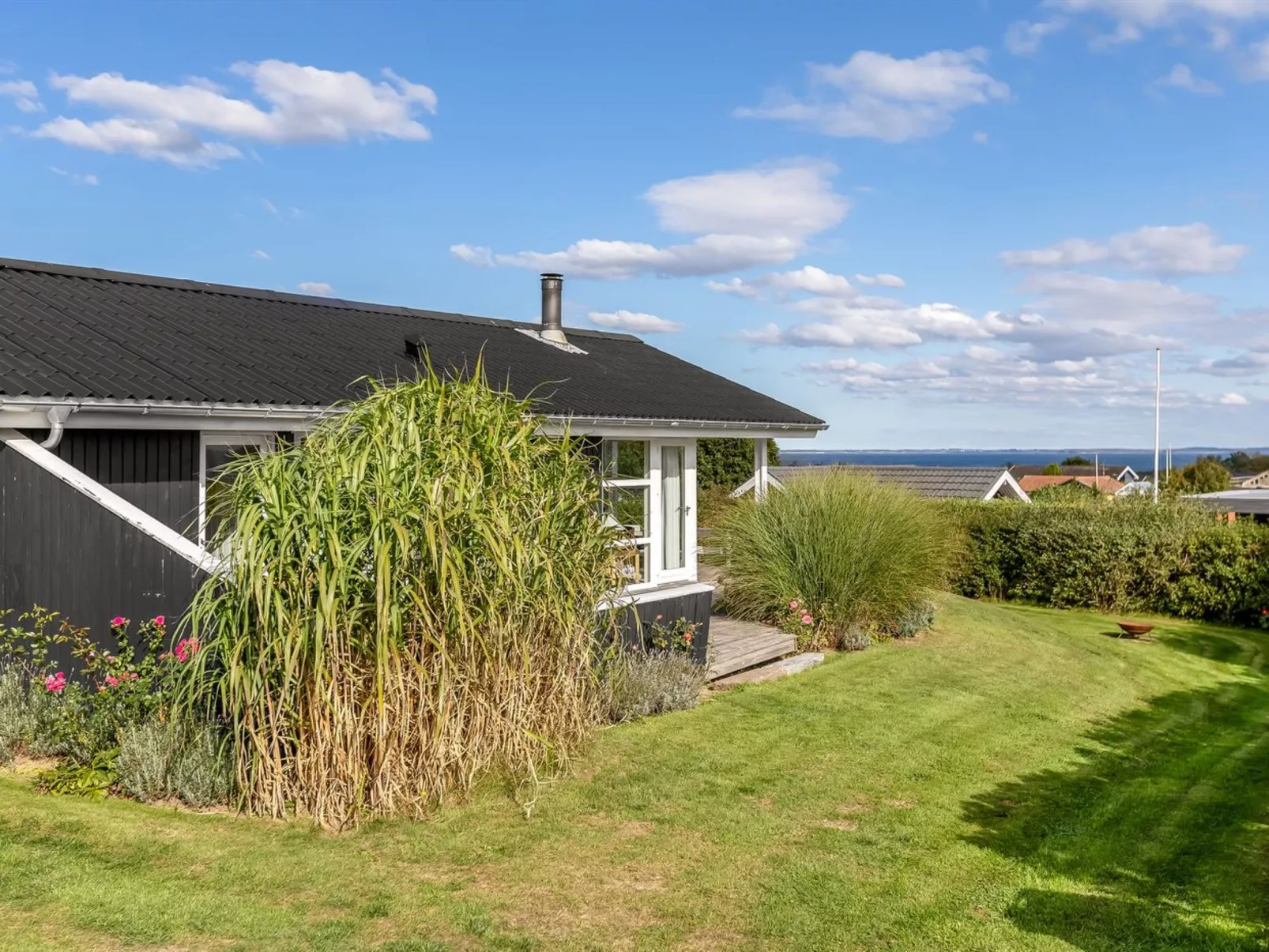 "Tjarven" - 350m from the sea-Buiten