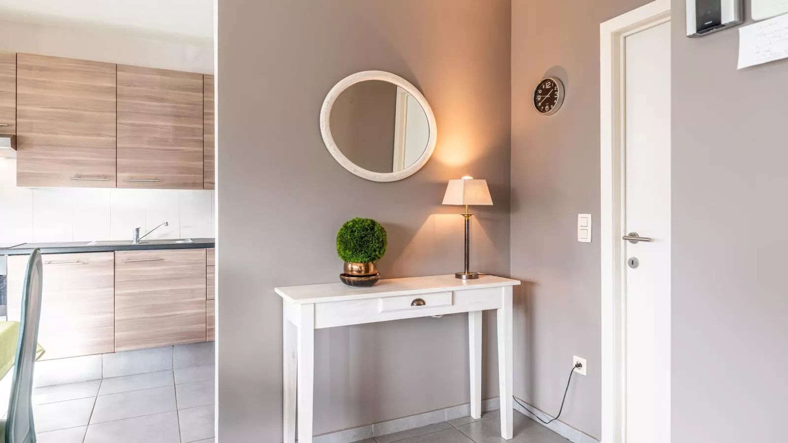 Les Trois Moineaux-Hal-ontvangst