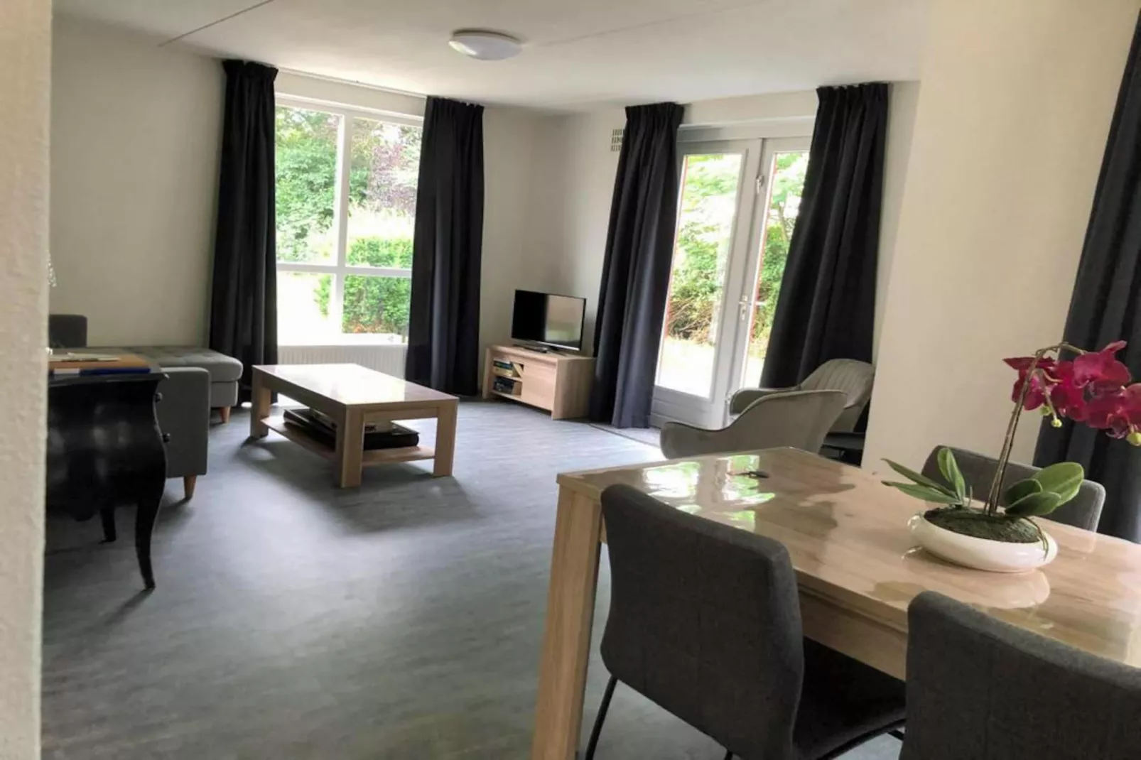 5 - Person Forest 10 Bungalow-Eetkamer