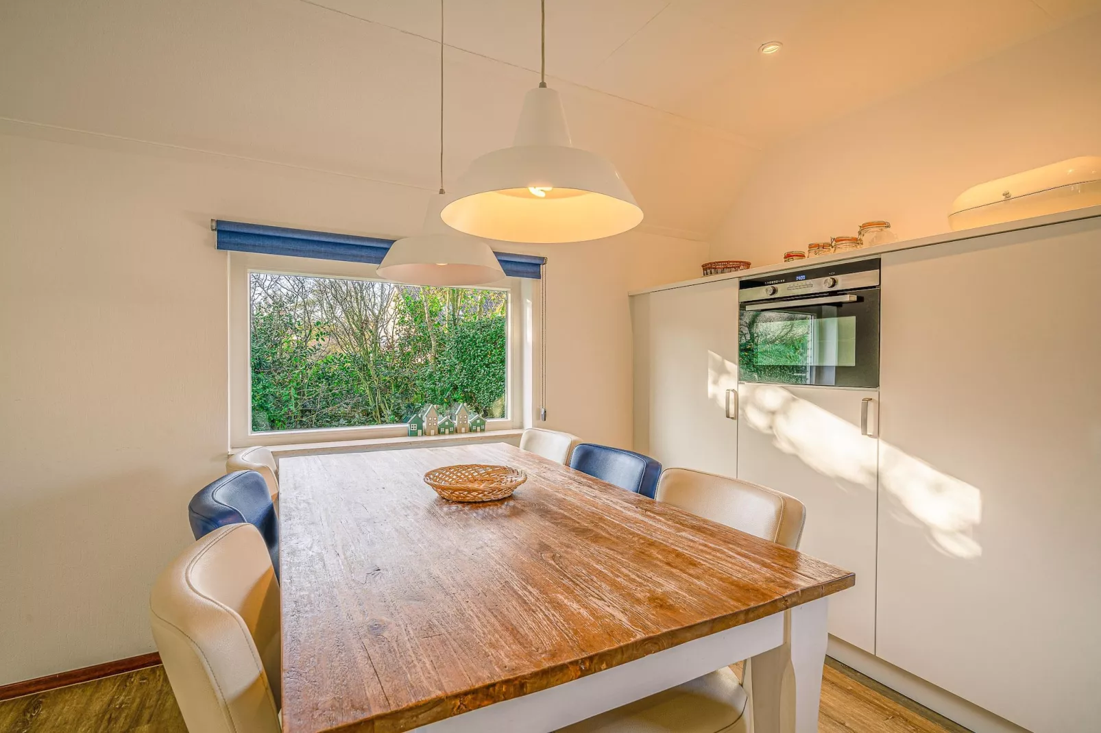 Kamperfoelie 65-Eetkamer