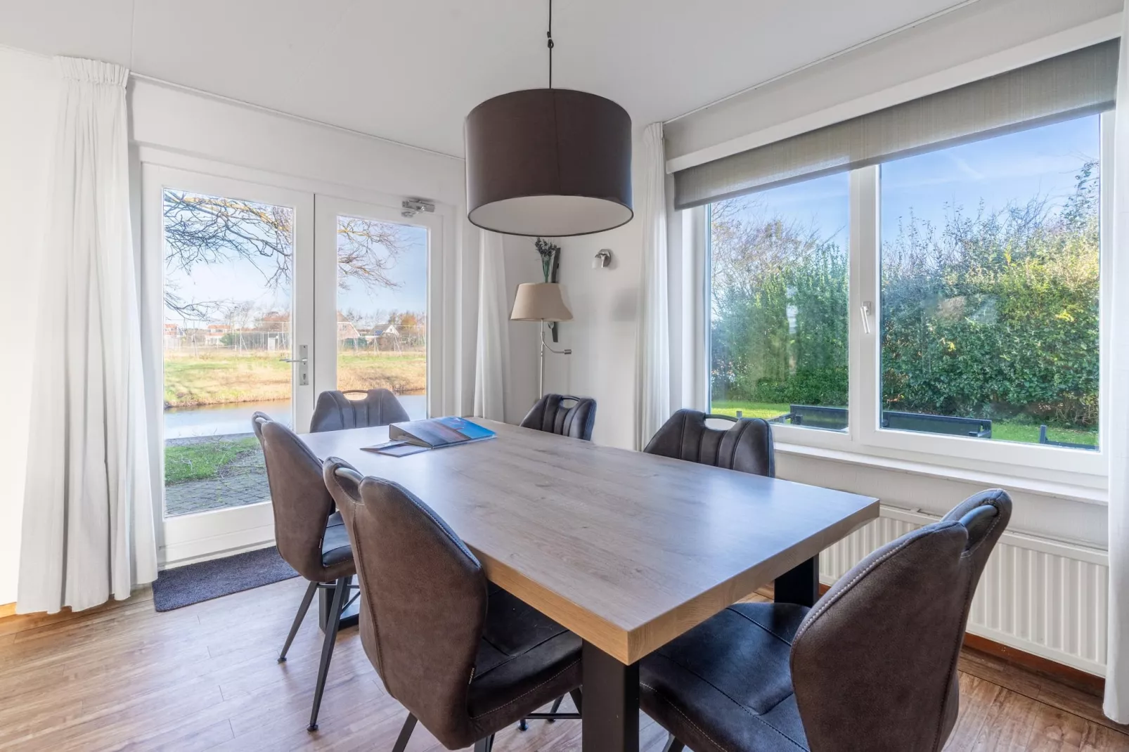 Kamperfoelie 47-Eetkamer