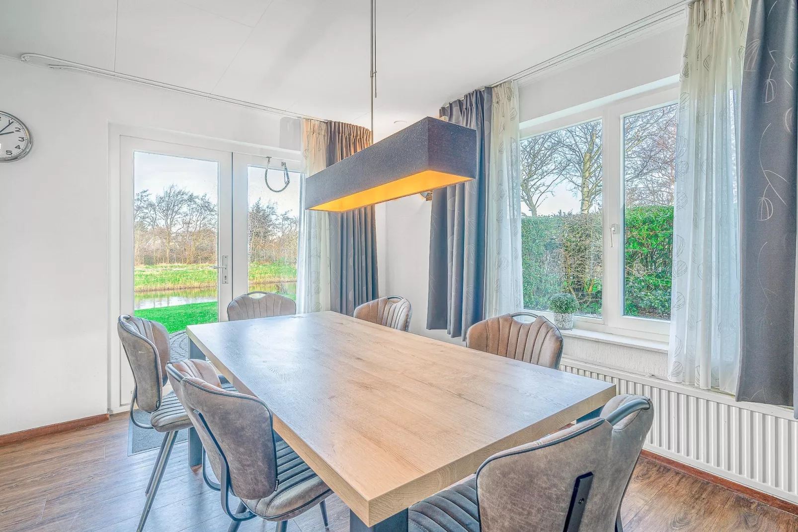 Kamperfoelie 51-Eetkamer