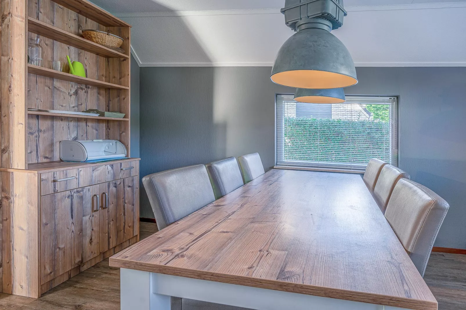 Kamperfoelie 87-Eetkamer