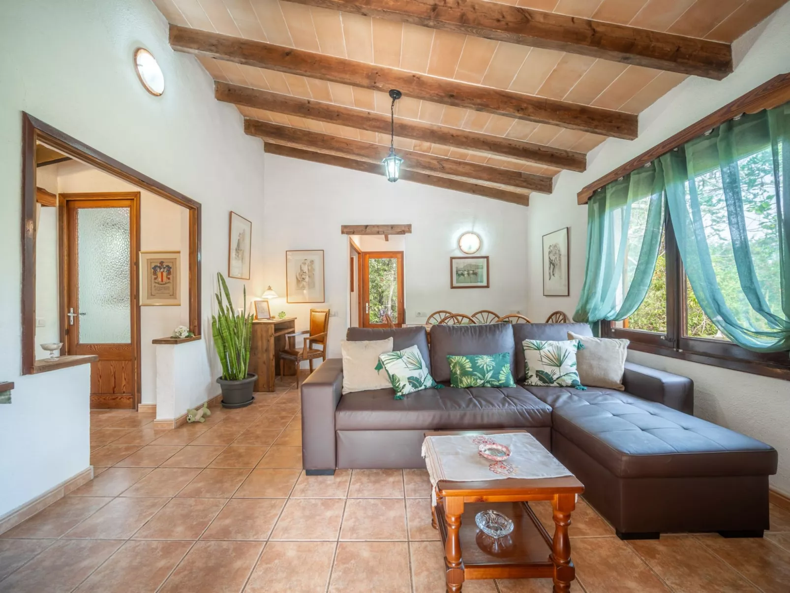 La Salve Can Jordi-Binnen