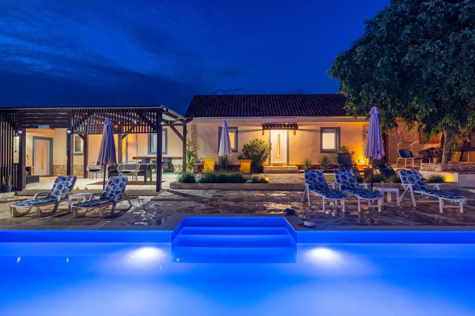 Holiday home Burgija-Buitenkant zomer