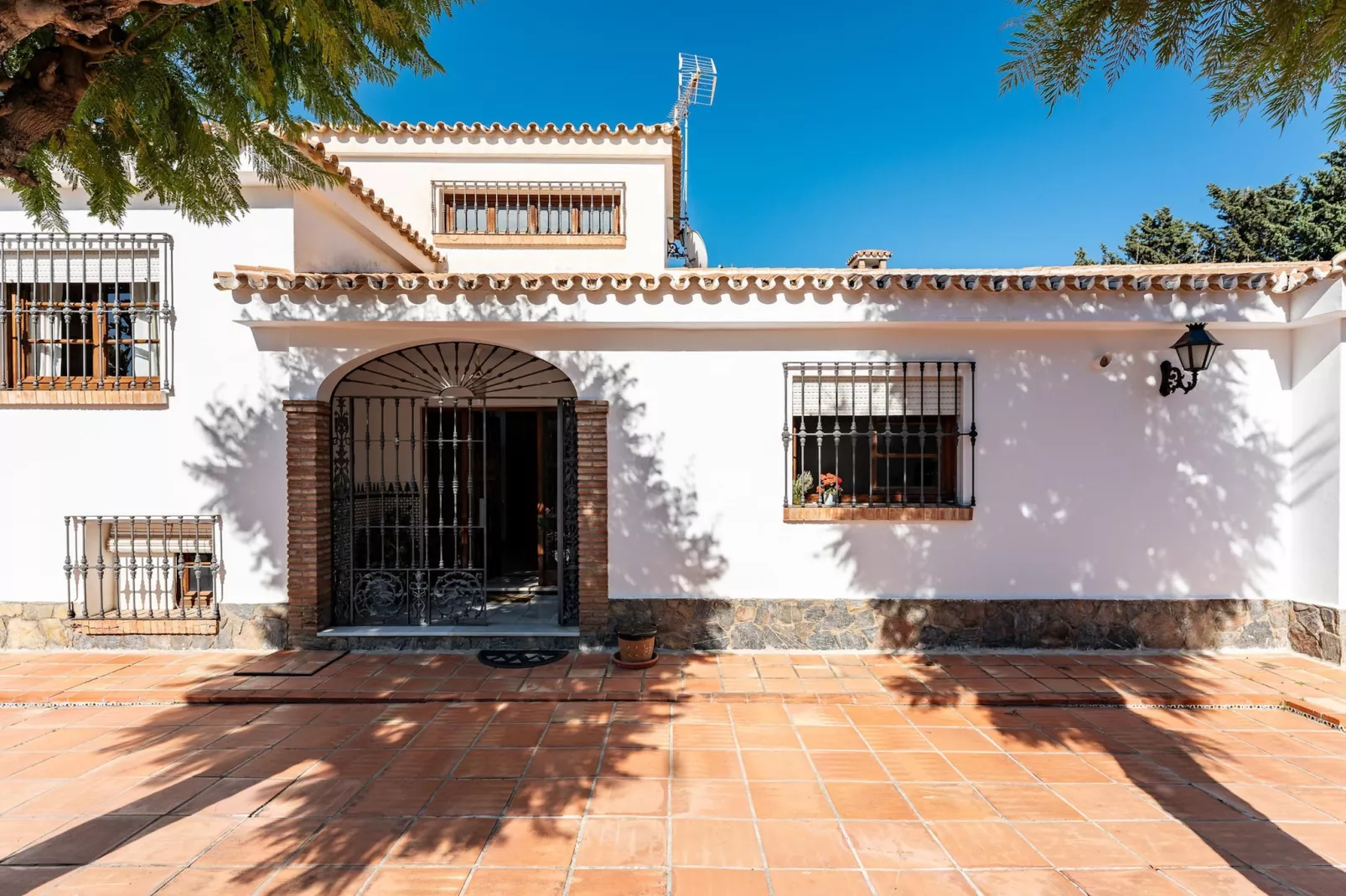 CT 387 - Faro's Villa Lola en Churriana - Málaga-Buitenkant zomer
