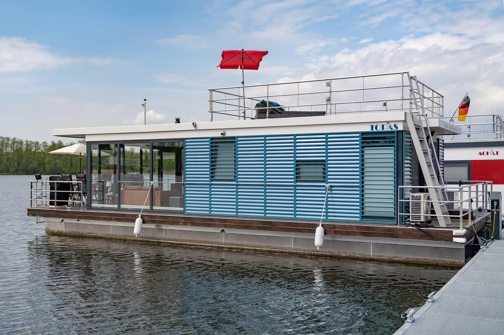 Hausboot in Zehdenick-Buitenkant zomer