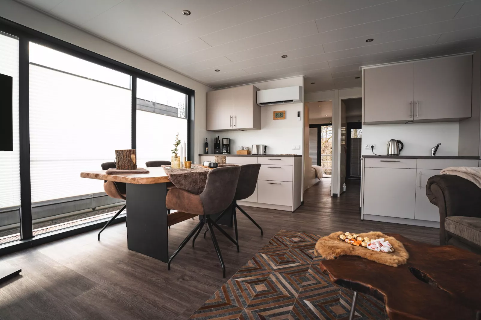 Hausboot in Höxter-Woonkamer