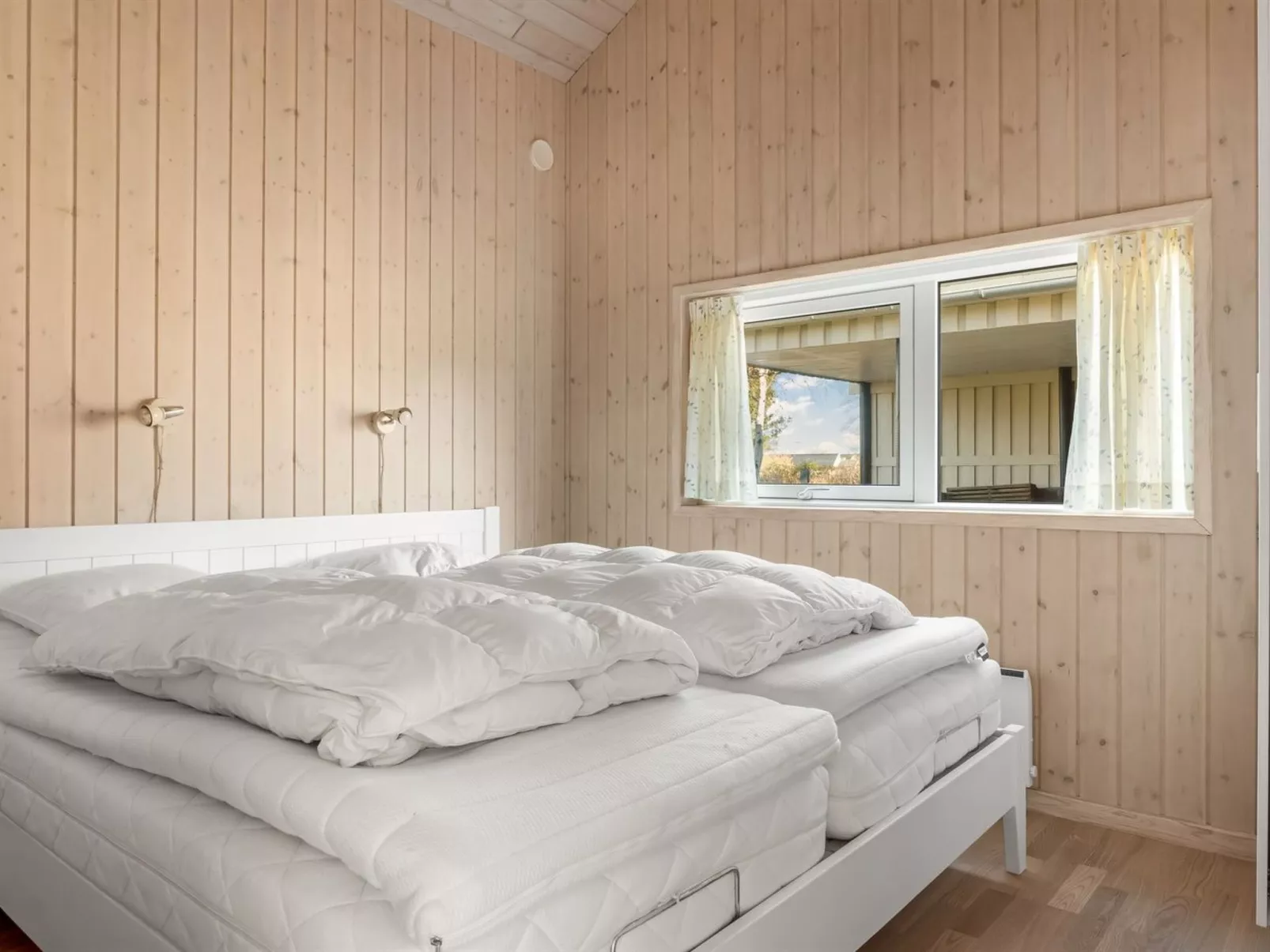 "Tjorven" - 400m from the sea-Binnen