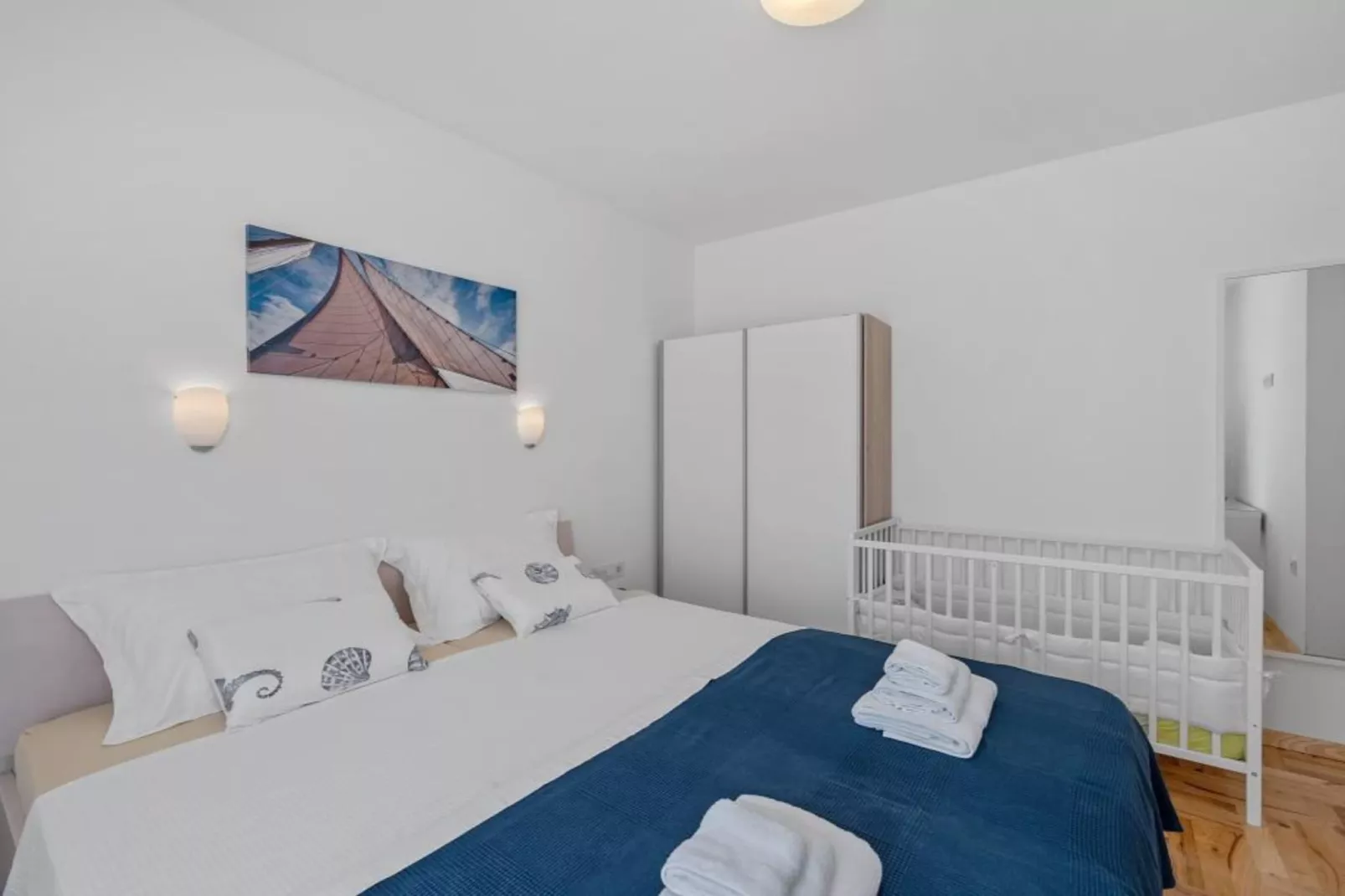 Apartments Villa Salvia Adriatica Grebaštica - Two Bedroom Apartment With Terrace And Sea View (Adriatica)-Slaapkamer