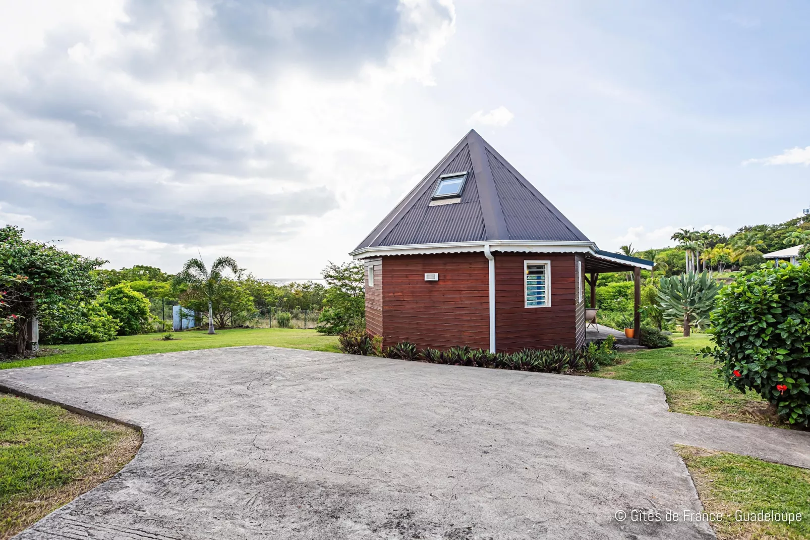 Paradise Bay Bungalow cosy bord de mer et piscine-Buitenkant zomer