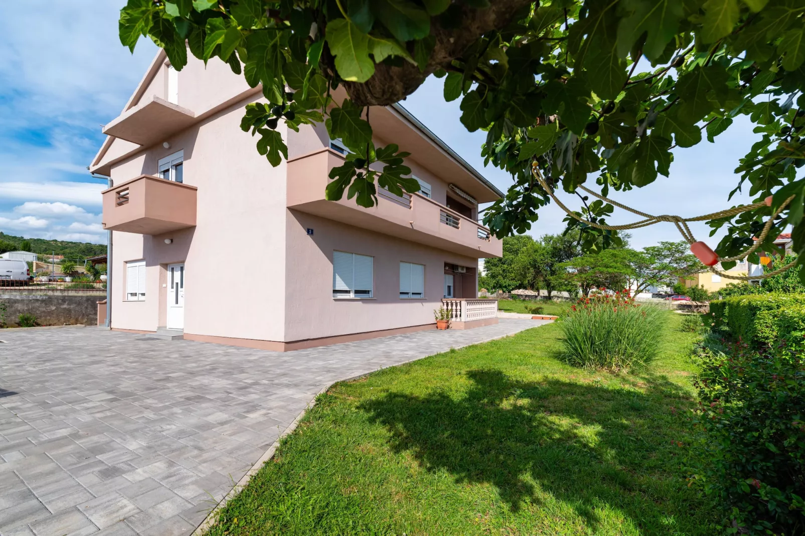 Sea view apartment Nika-Buitenkant zomer