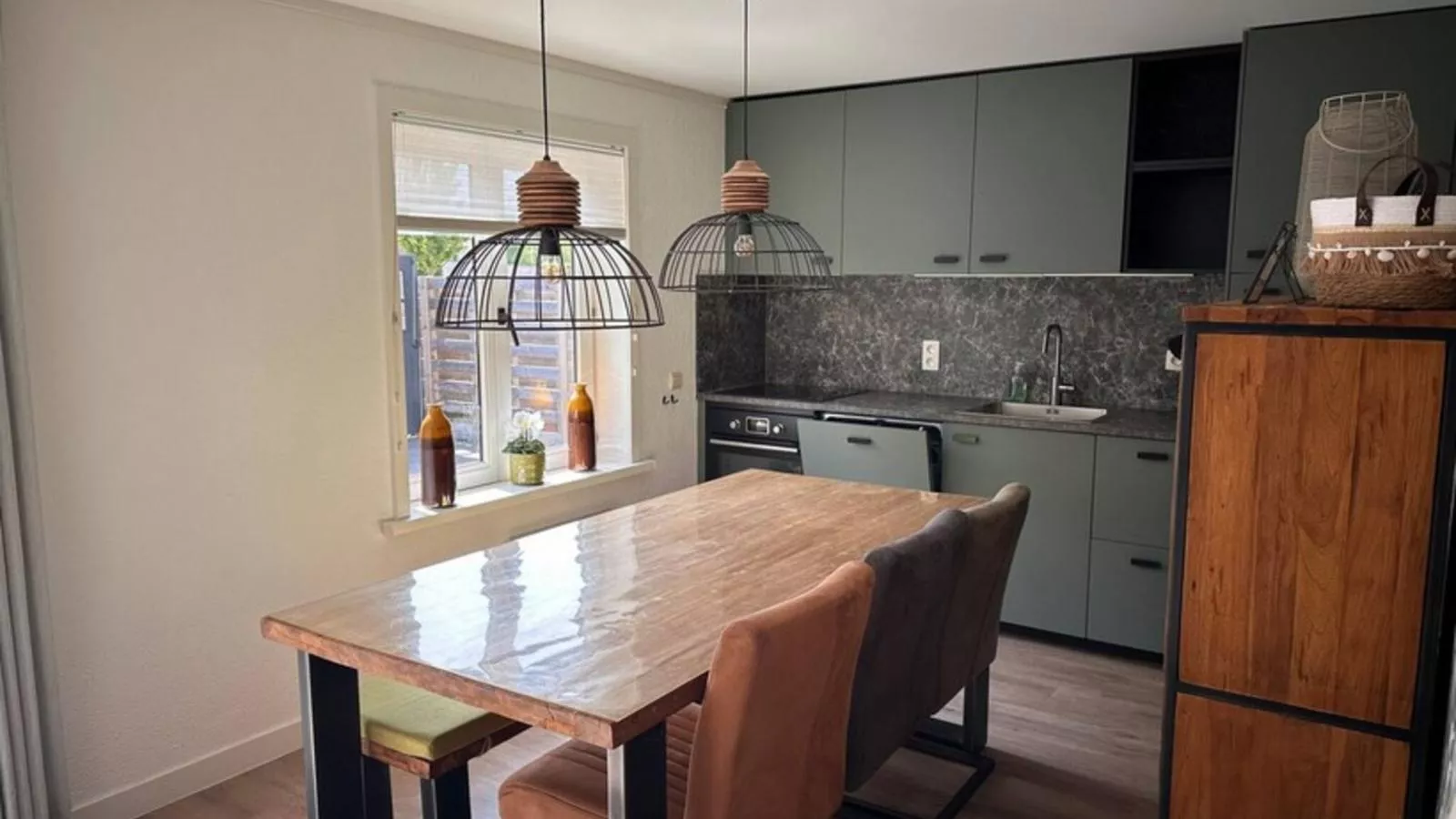 Villa Belle Haan-Eetkamer