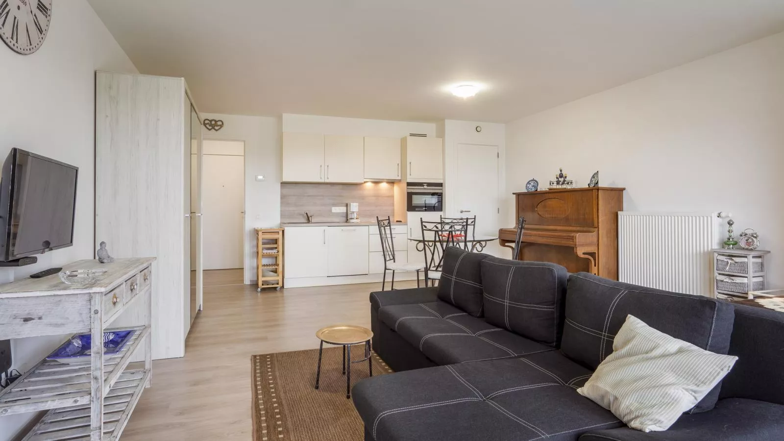 B City Complex - 0209-Woonkamer