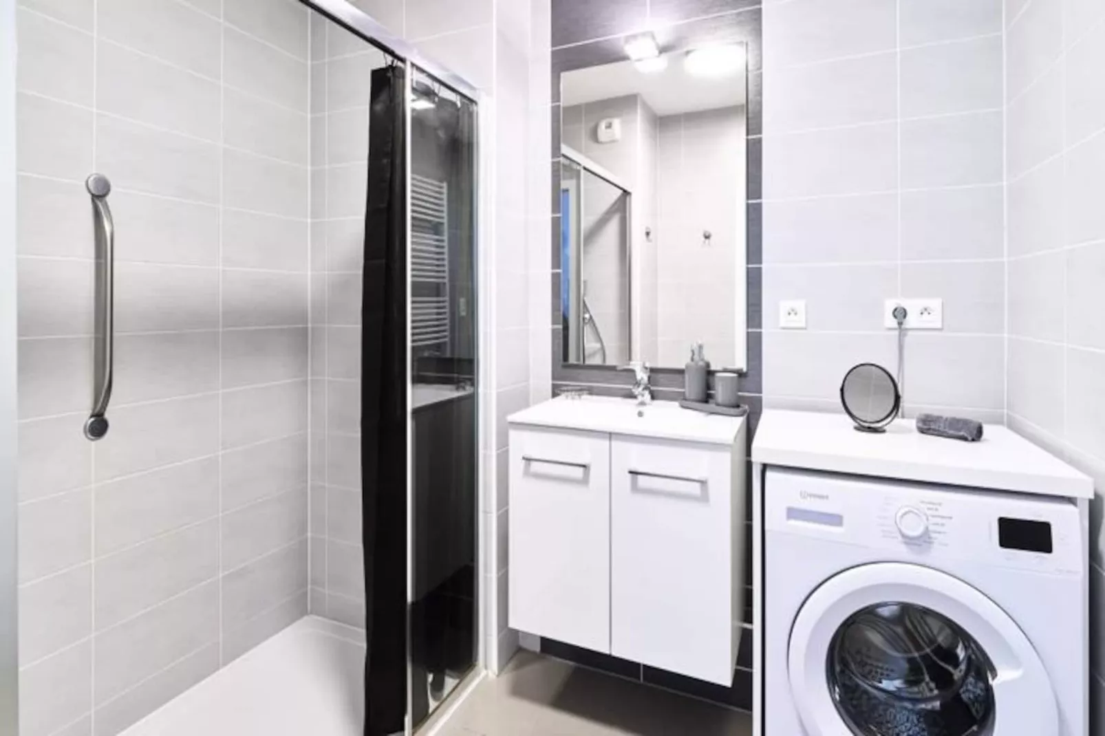 Dans Les &eacute;toiles - 2 Chambres Proche Centre Ville Avec Parking Inclus-Niet-getagd