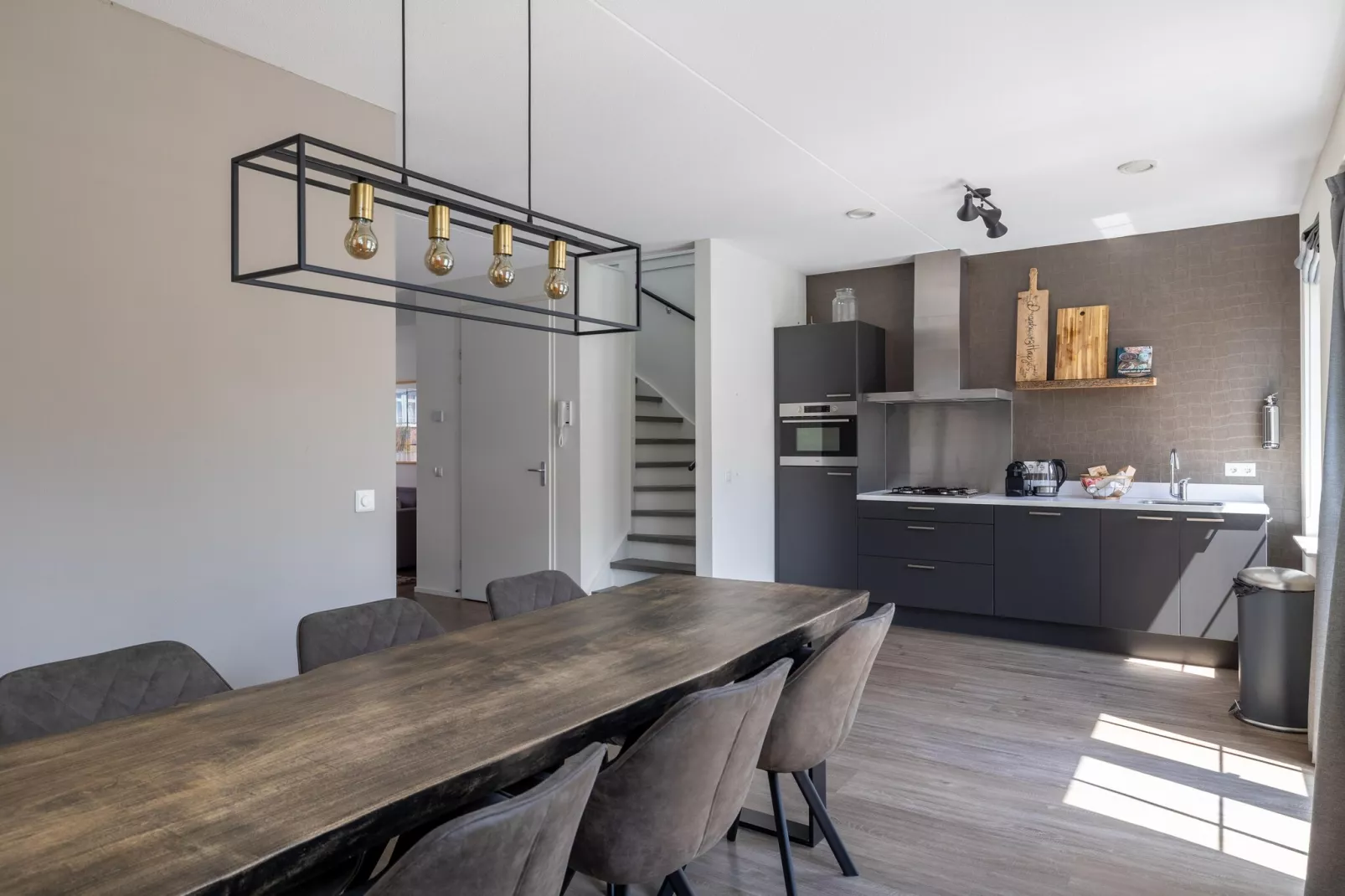 Appartement Kaapduinseweg 13 Dishoek 13D luxe 6p sauna-Eetkamer