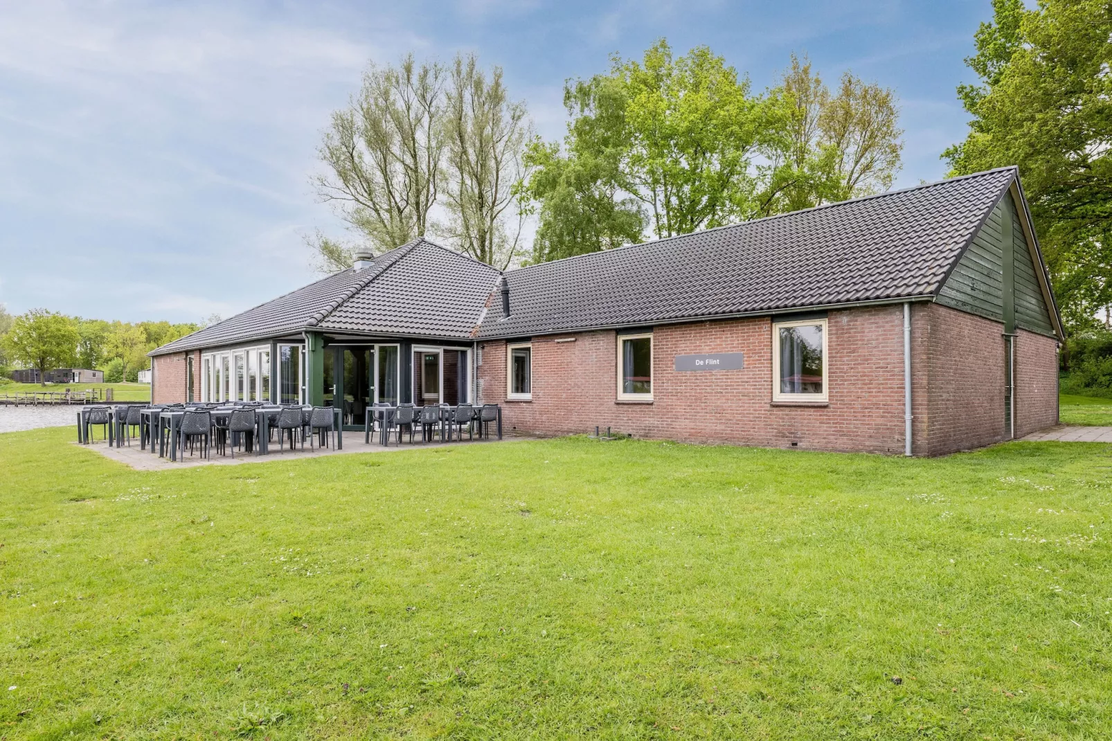 Hunzepark 9-Buitenkant zomer