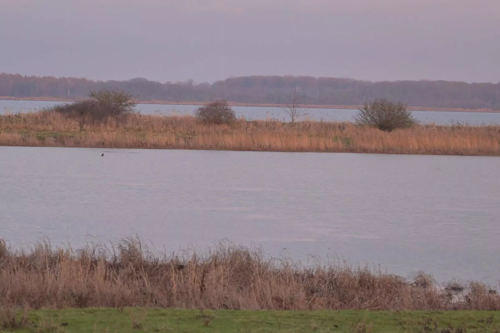 Gezellig vakantiehuis met hottub-Waterzicht