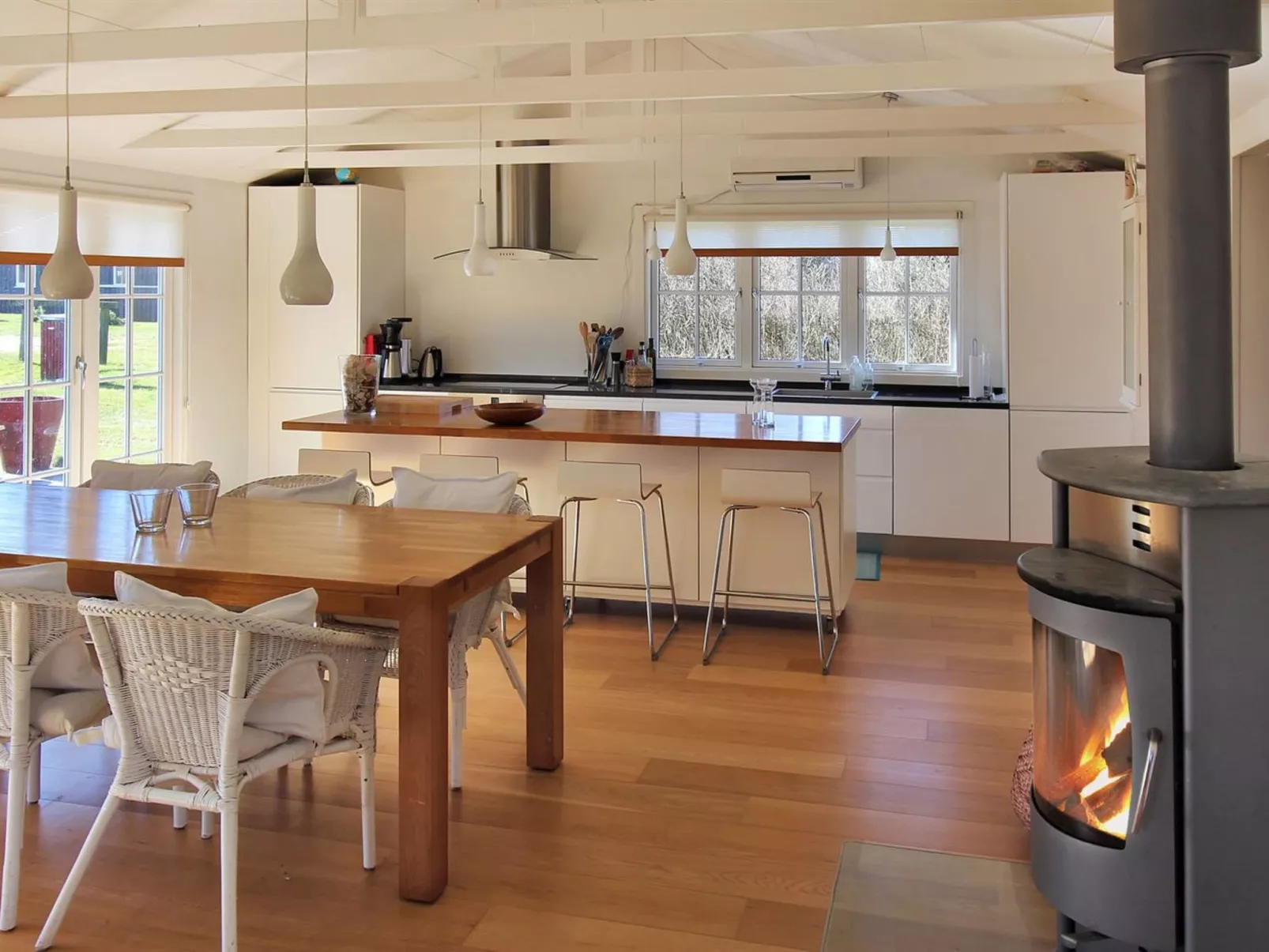 "Ava" - 1km from the sea-Binnen