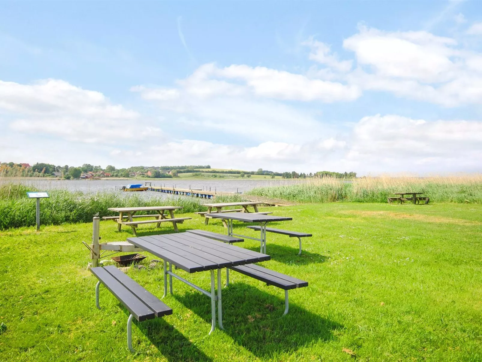 "Annabeth" - 300m to the fjord-Buiten