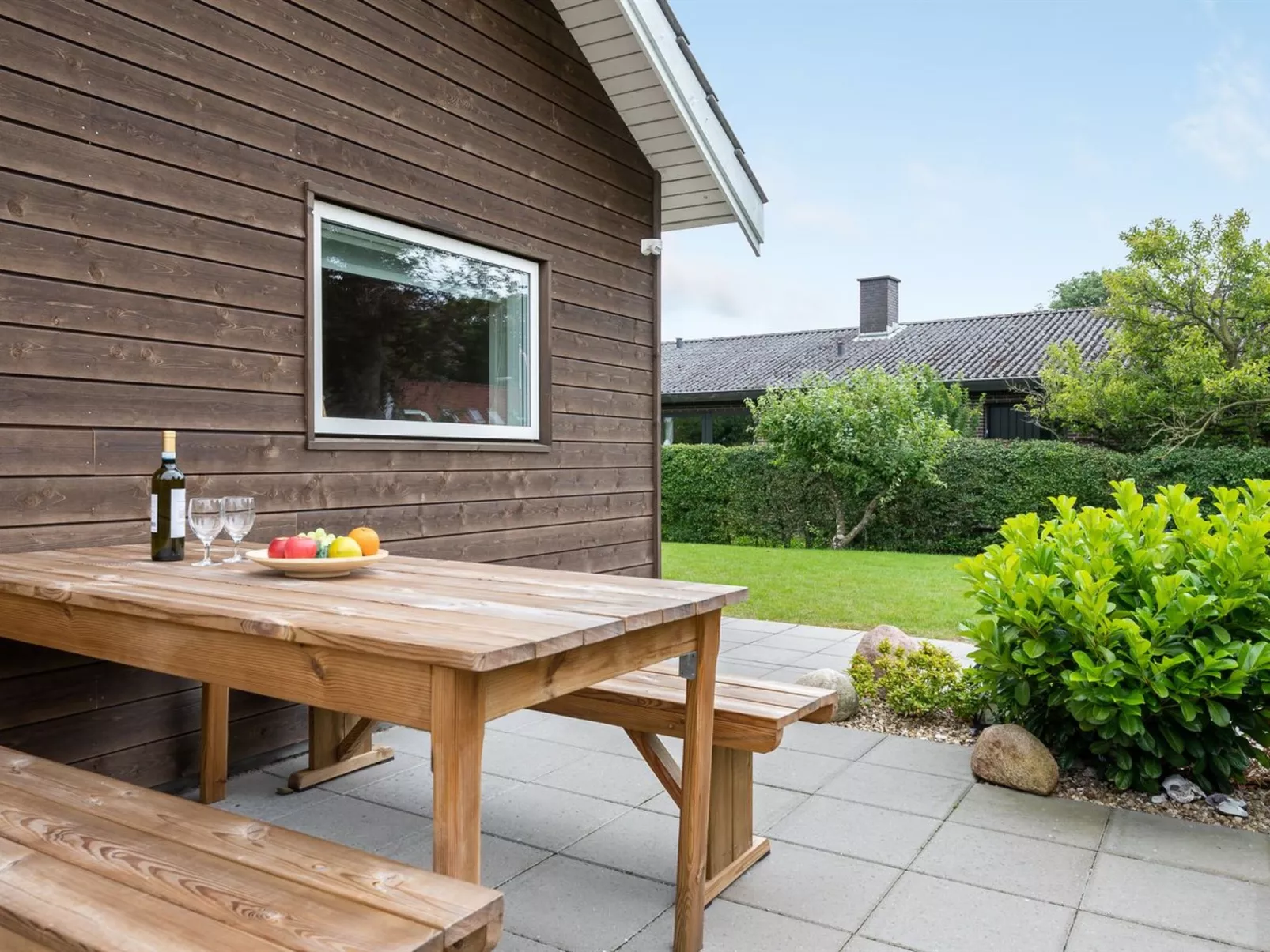 "Regni" - 300m to the fjord-Buiten