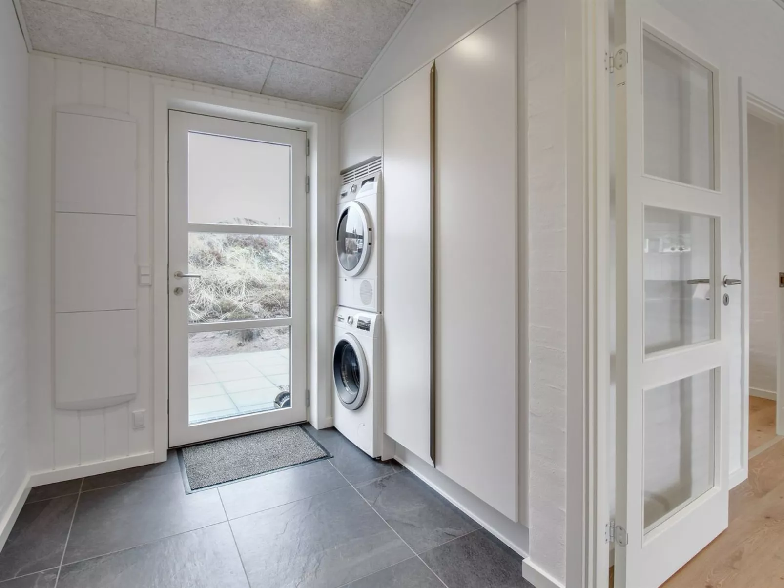 "Jirina" - 750m from the sea-Binnen