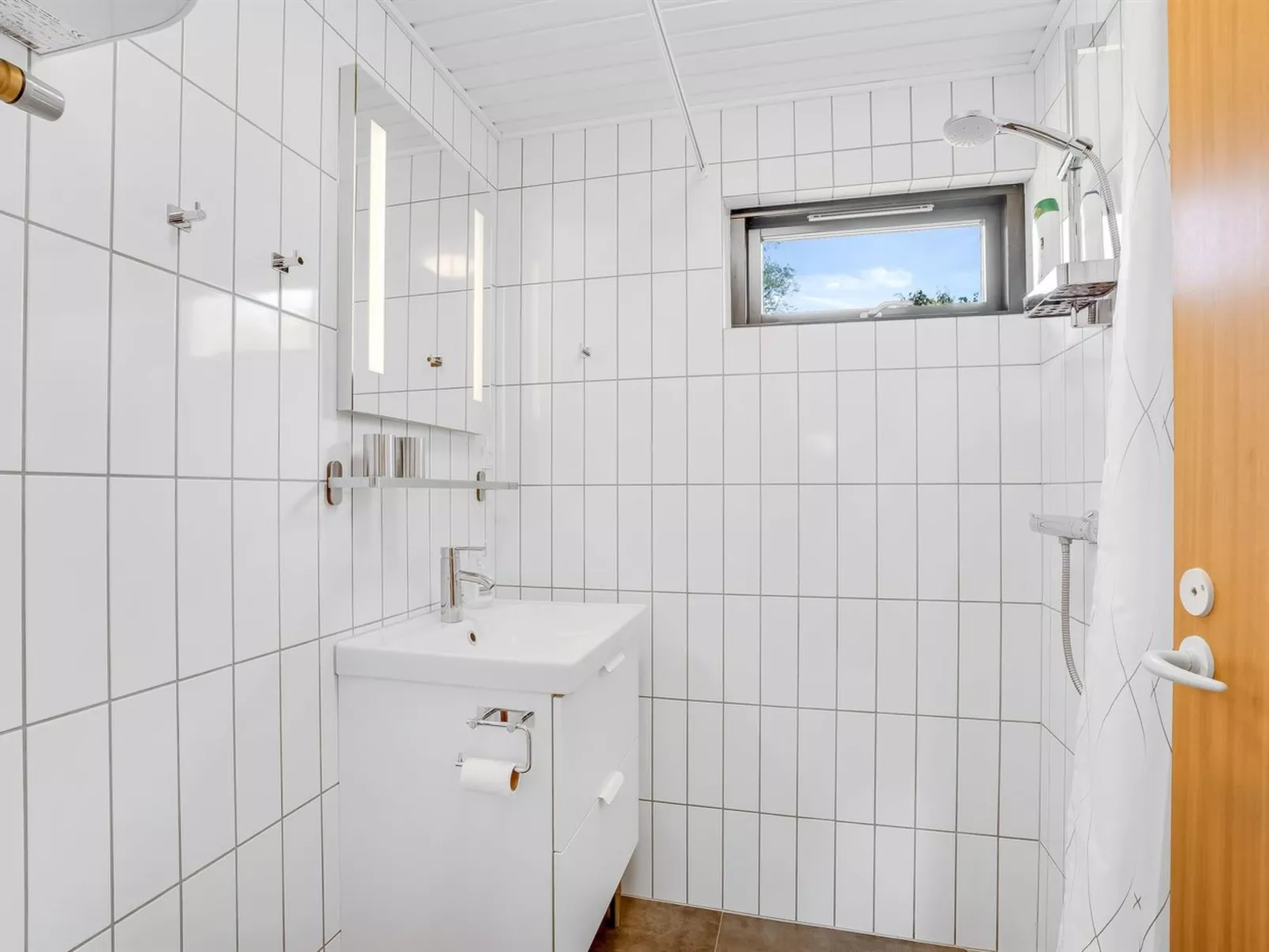 "Lars" - 250m from the sea-Binnen