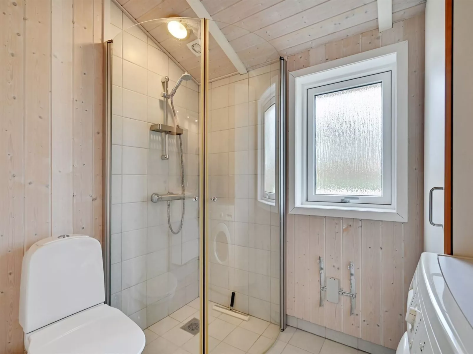 "Sitka" - 250m from the sea-Binnen