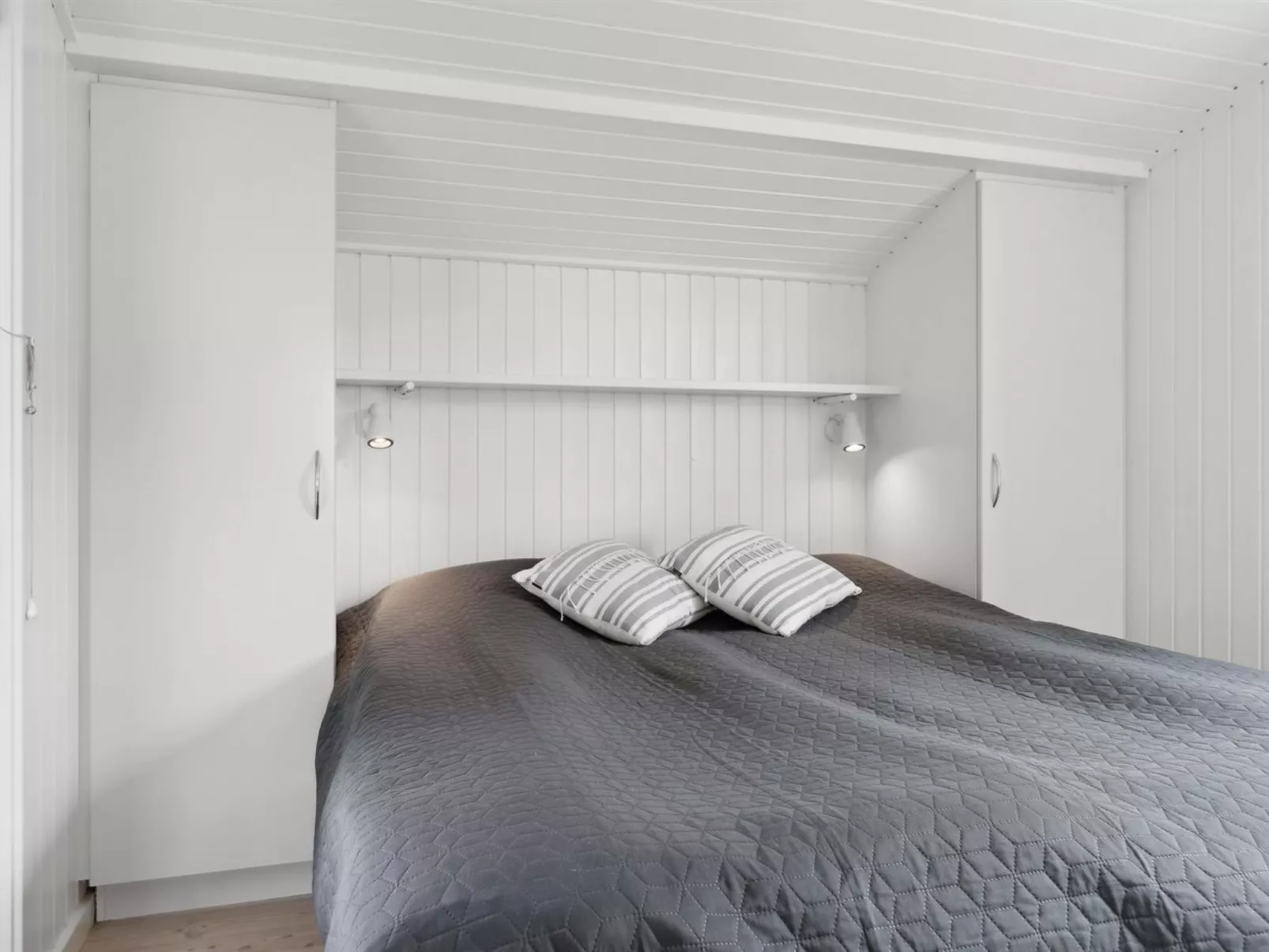 "Alyssa" - 300m from the sea-Binnen