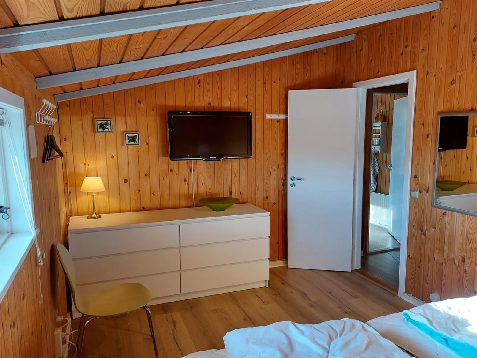 "Elgin" - 1.8km from the sea-Binnen