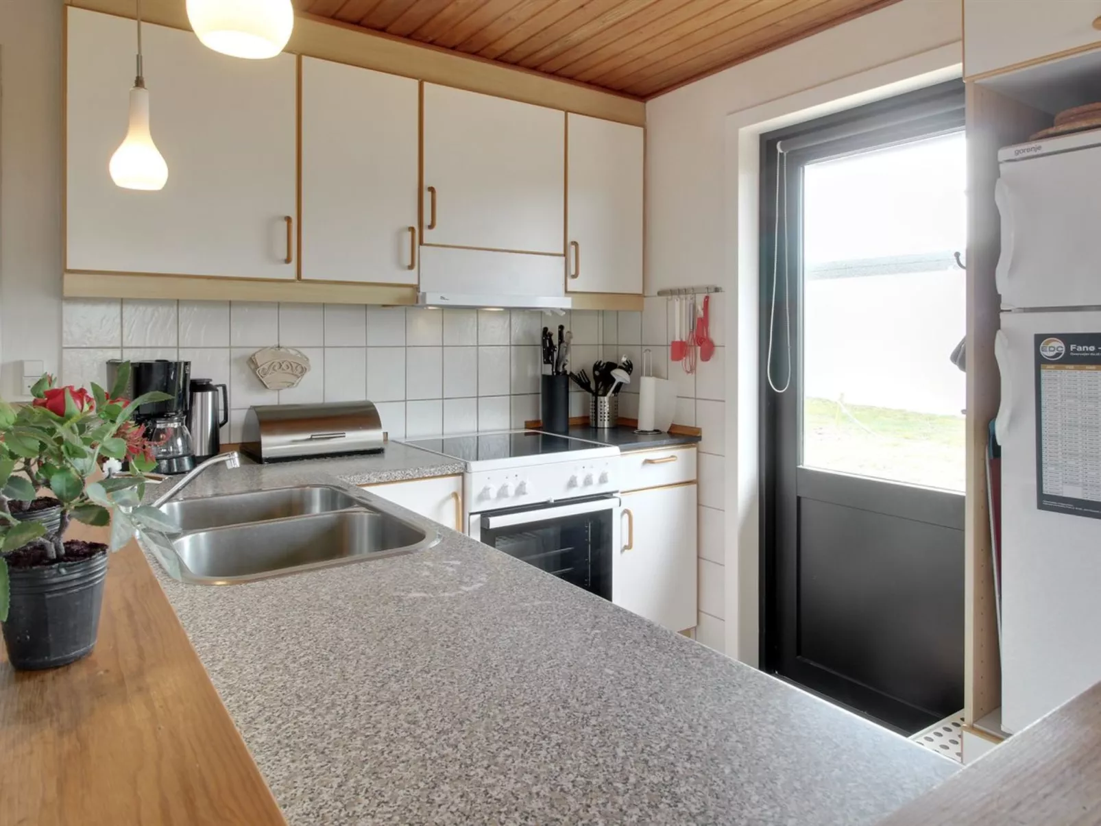 "Sophine" - 50m from the sea-Binnen