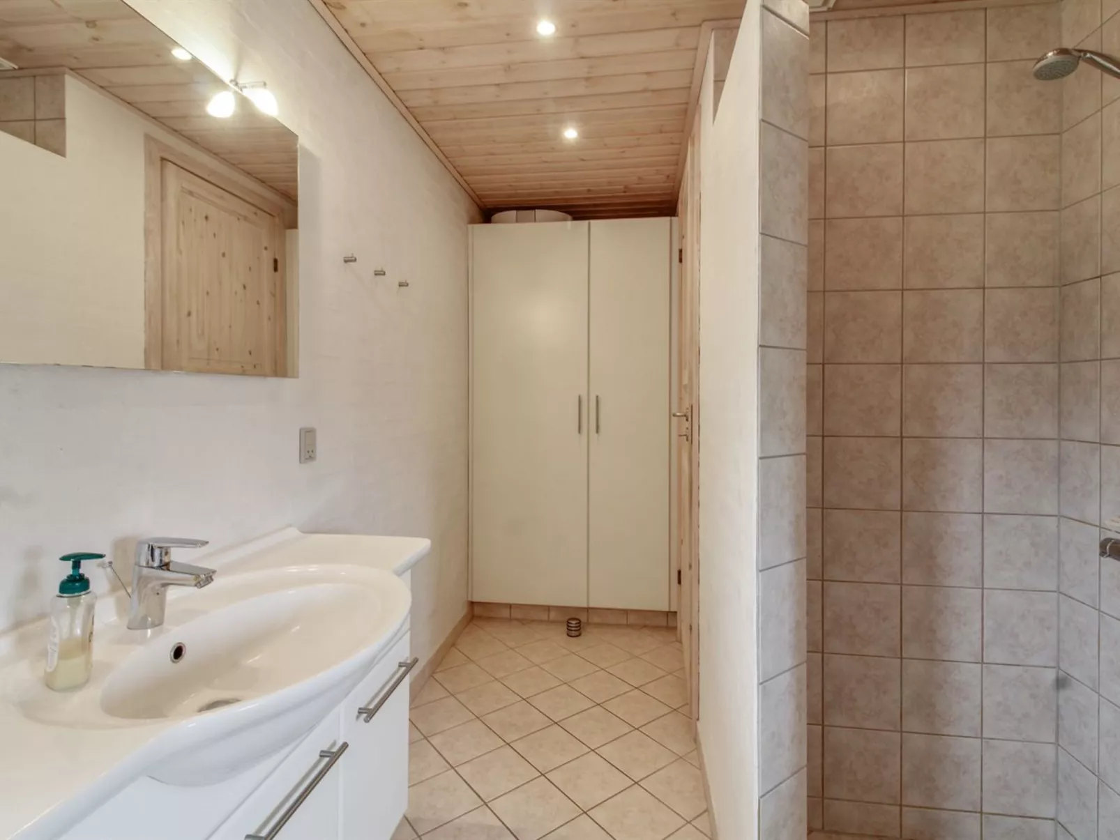 "Adelbert" - 400m from the sea-Binnen