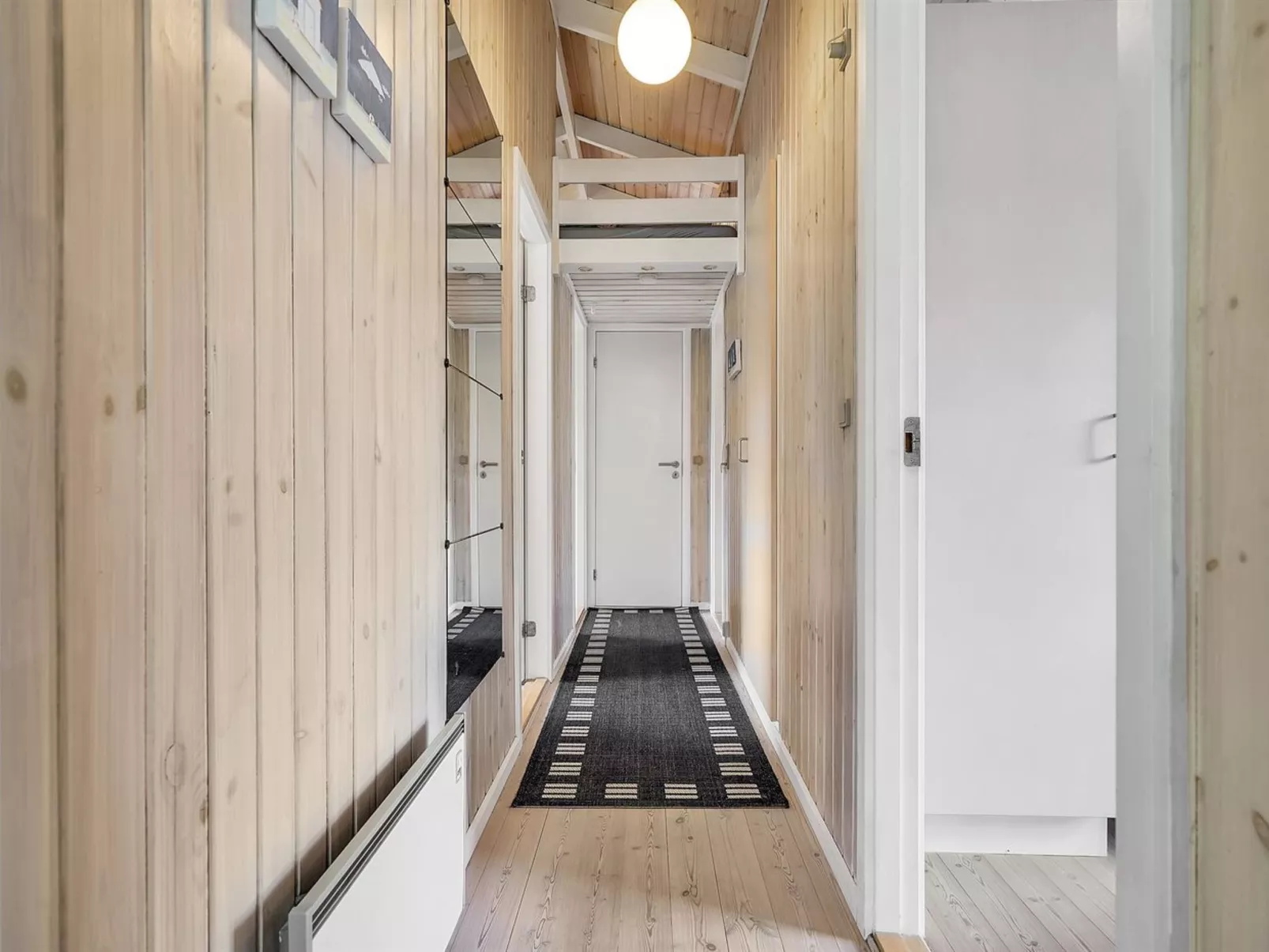 "Gjorgjija" -  from the sea-Binnen